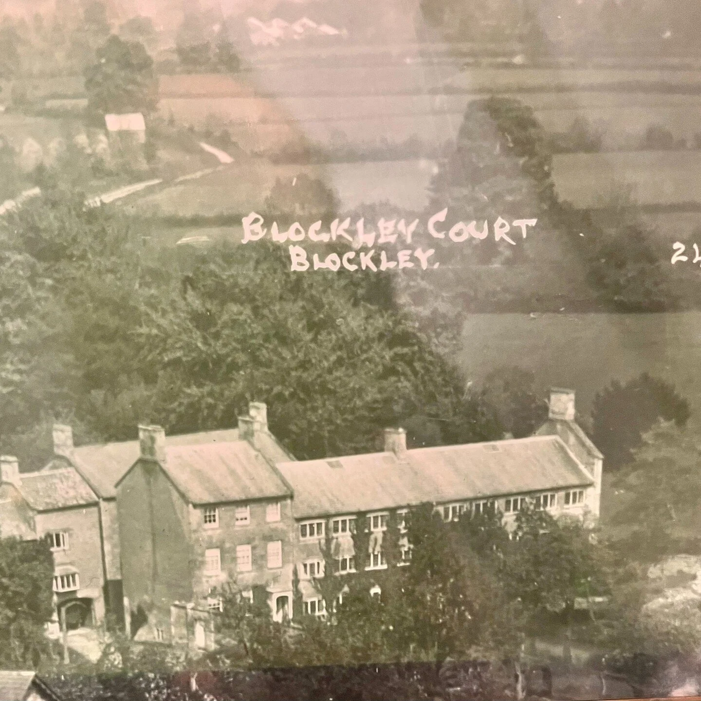We found this photo of the house from 1924 in @greatwesternarms the other week. A lot of water has passed through the mill wheel since this was taken!
We still have 3 weekends free before Christmas at knock down rates if you want to grab a last minut