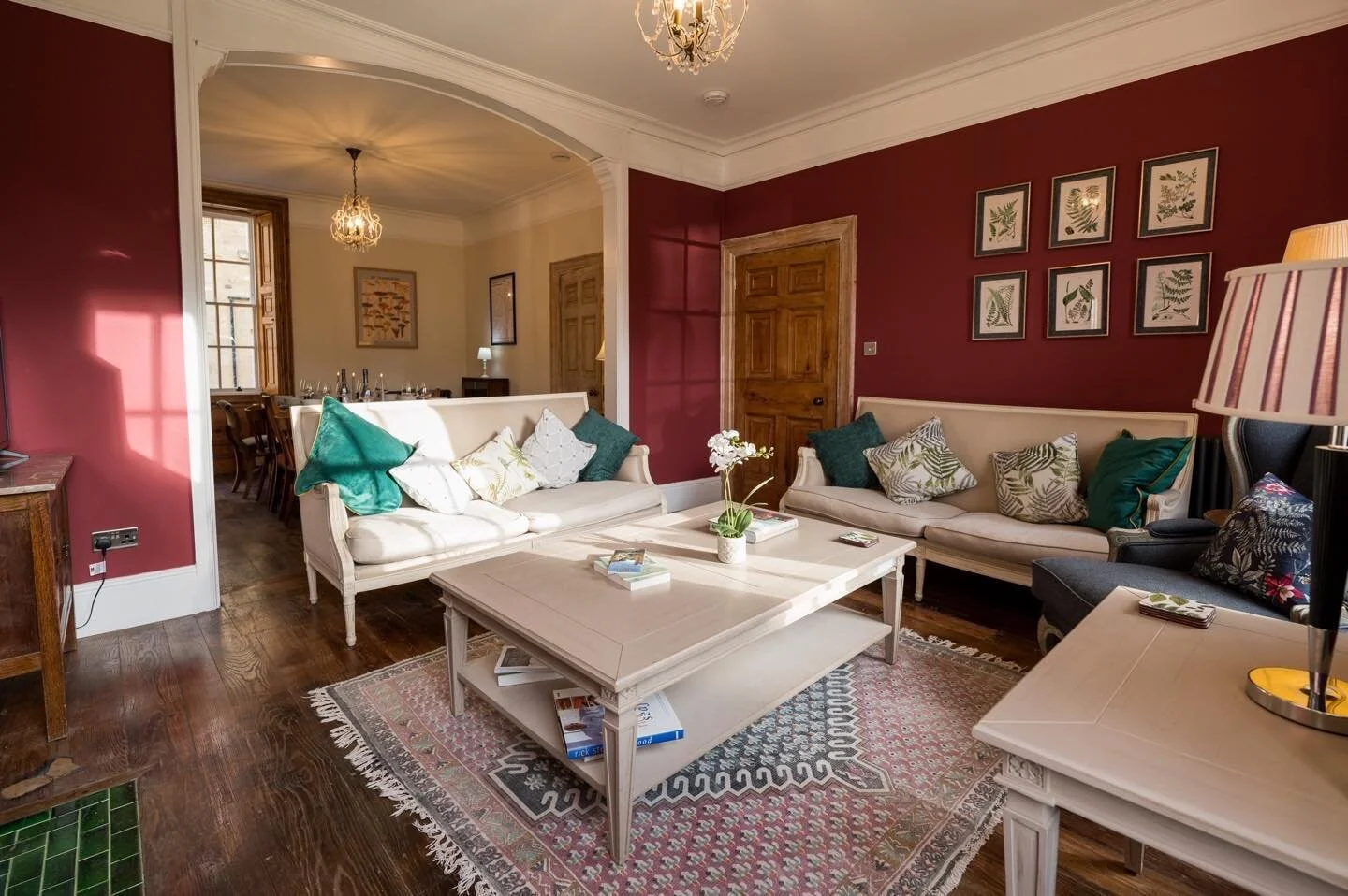 #CheltenhamFestival week is still available for booking on our website. Spend the day at the races and retreat back to our cozy sitting room to count your winnings only a 30 minute drive away. #horseracing #cheltenham #cotswolds #holiday #holidaylet