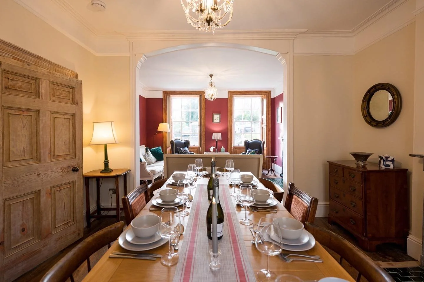 The table is set, the fire is on - time for dinner to be served. #cotswolds #thecotswolds #blockley #holidaylet #stunning #village #villagelife #dinnertime