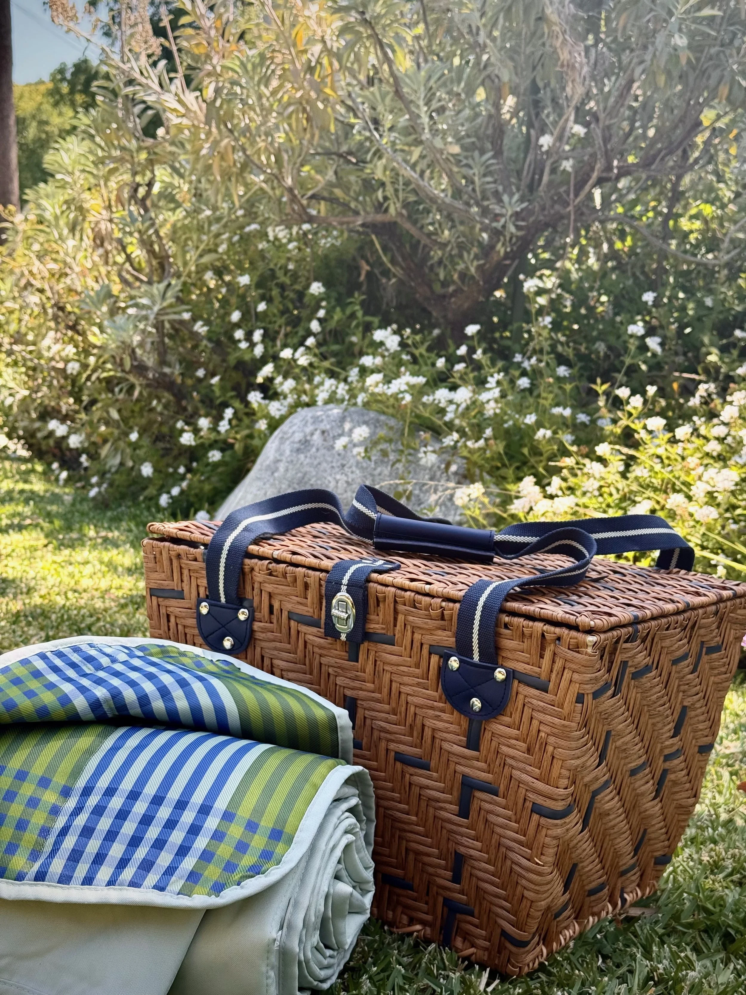 The Gamble House Oak Haven Bungalow Picnic basket_The Olive Jar Airbnb Welcome Baskets Blog.jpeg
