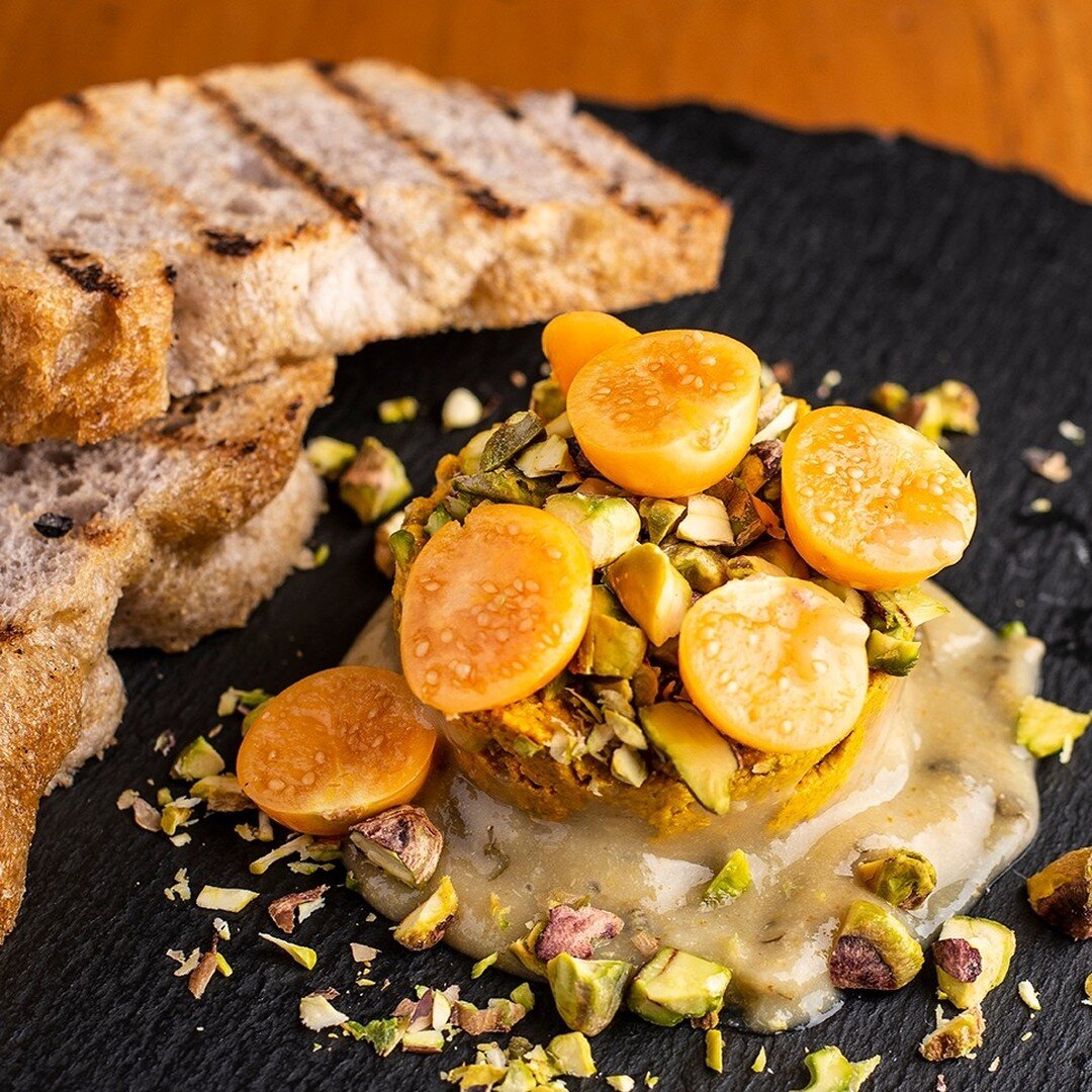 Craving for something new? 😍

Try our Cashew cheese with cas marmalade, basil, crumbled pistachio seeds, fresh golden berries and homemade focaccia bread.✨

Visit us and enjoy this delicious appetizer 😋

Reserve your table. DM | WA (506) 8705 5117
