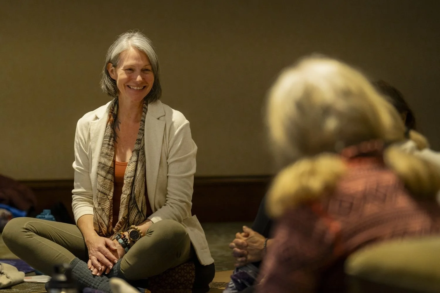 Emma Hull in a supportive coaching conversation with a woman during a group coaching experience