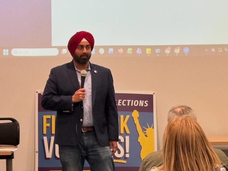 Del. JJ Singh, Del. Atoosa Reaser, and Sen. Kannan Srinivasan spoke tonight at our monthly LCDC meeting! We enjoyed good vibes and delicious cake with our fellow Dems! Want to learn more about the amazing work our electeds did in Richmond? Attend our