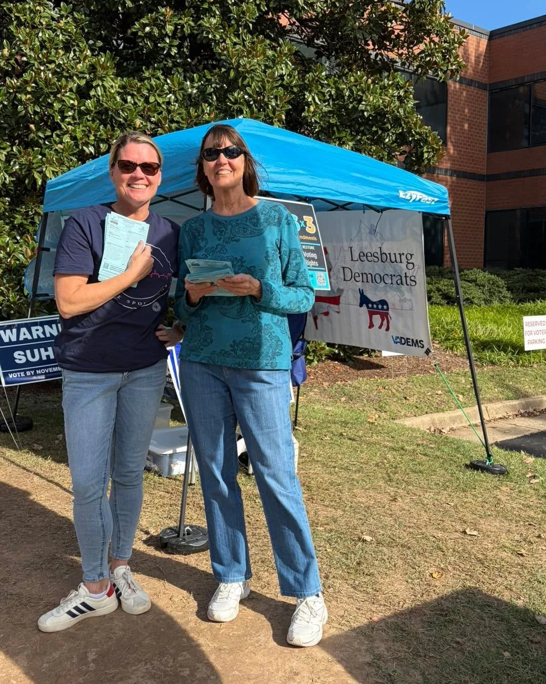 Our amazing volunteers were on hand again greeting voters in Leesburg - 744 today! 

Reminder that all eligible voters can vote early, and banking your vote helps the campaign focus on turning out voters.