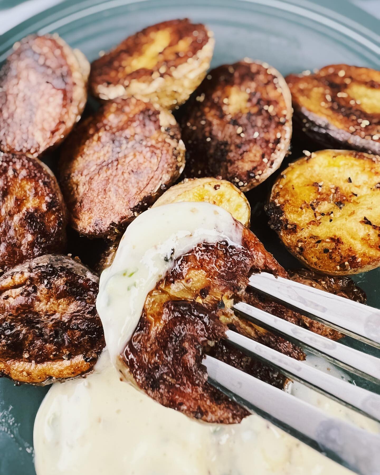 SMASHED GARLIC CRISPY ROASTED BABY POTATOES
This super easy recipe for roasting potatoes is a breeze to make and the flavour and crunch factor is divine. Roasted with smashed garlic cloves and simple seasonings, this is the perfect side dish.  I like