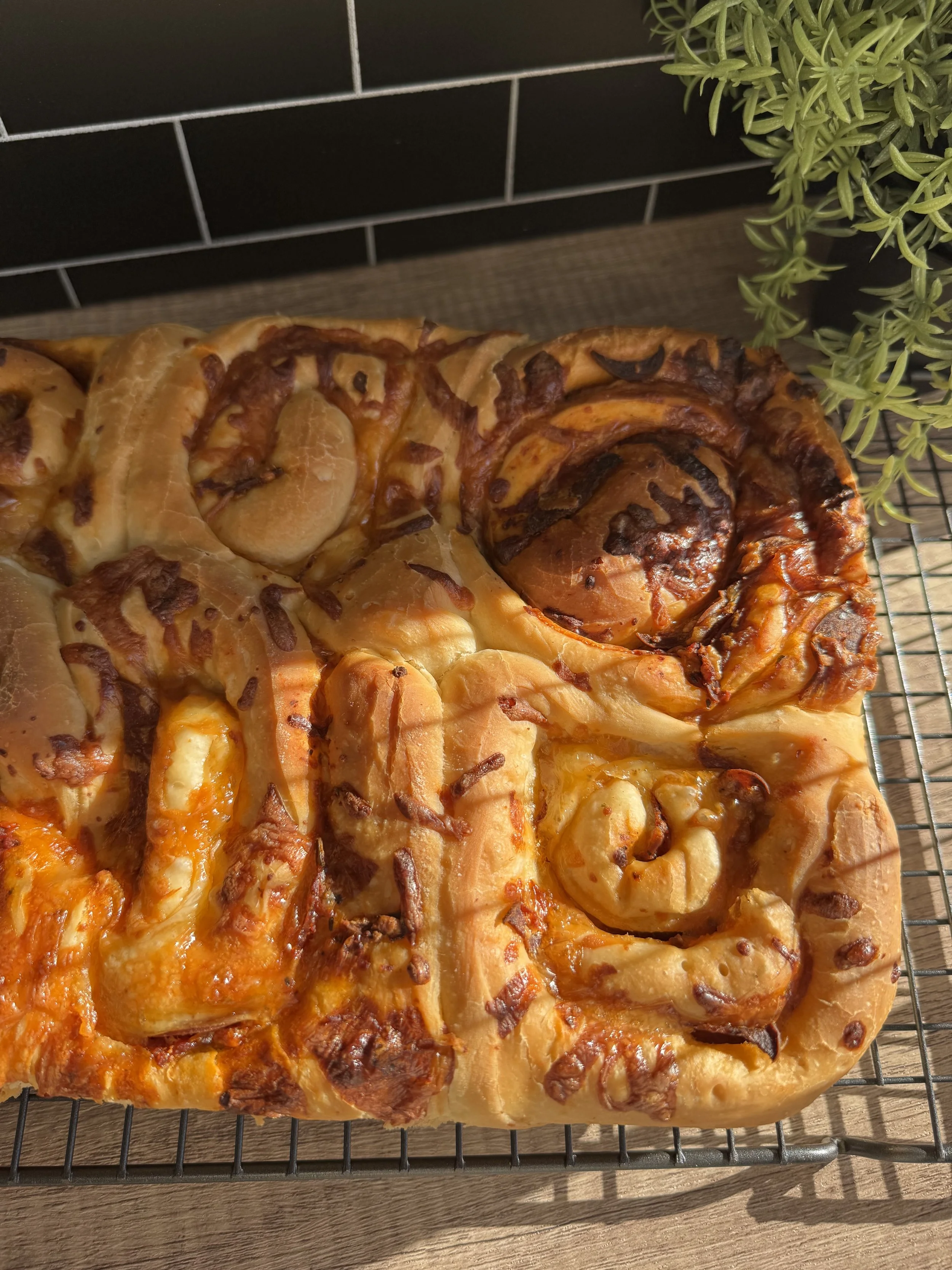 BAKERY STYLE FLUFFY PIZZA ROLLS