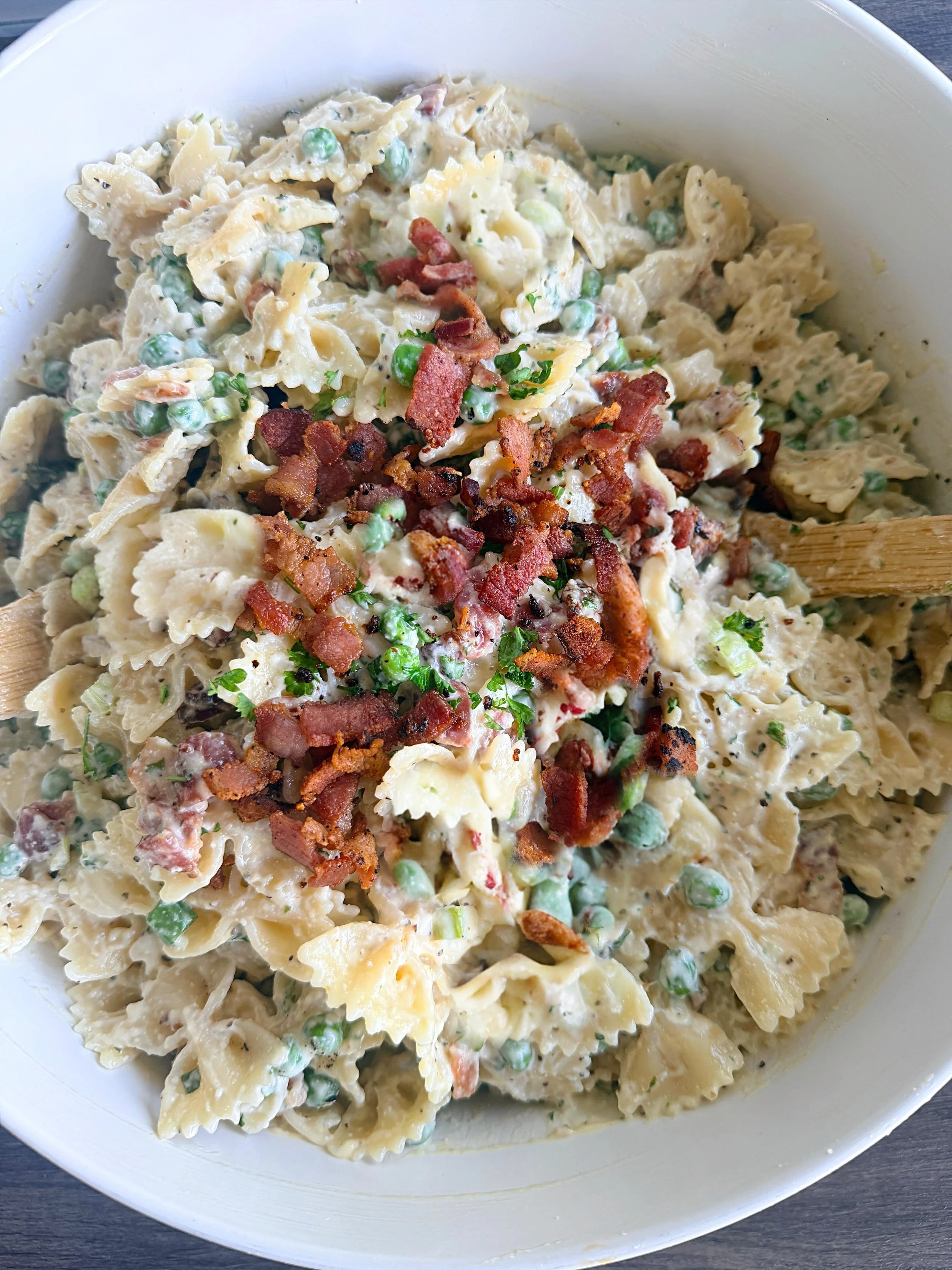CREAMY BACON & SWEET PEA PASTA SALAD