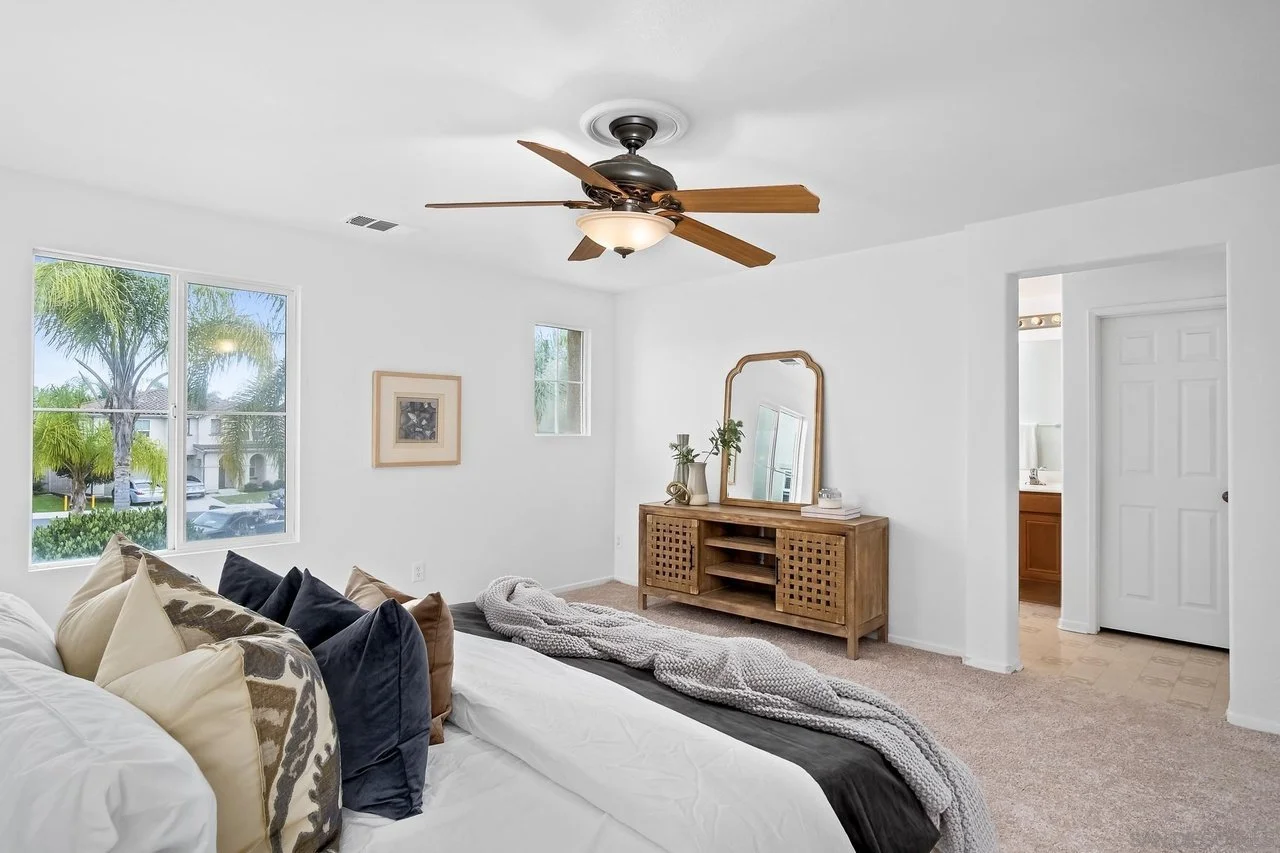 Master Bedroom (view towards bathroom)