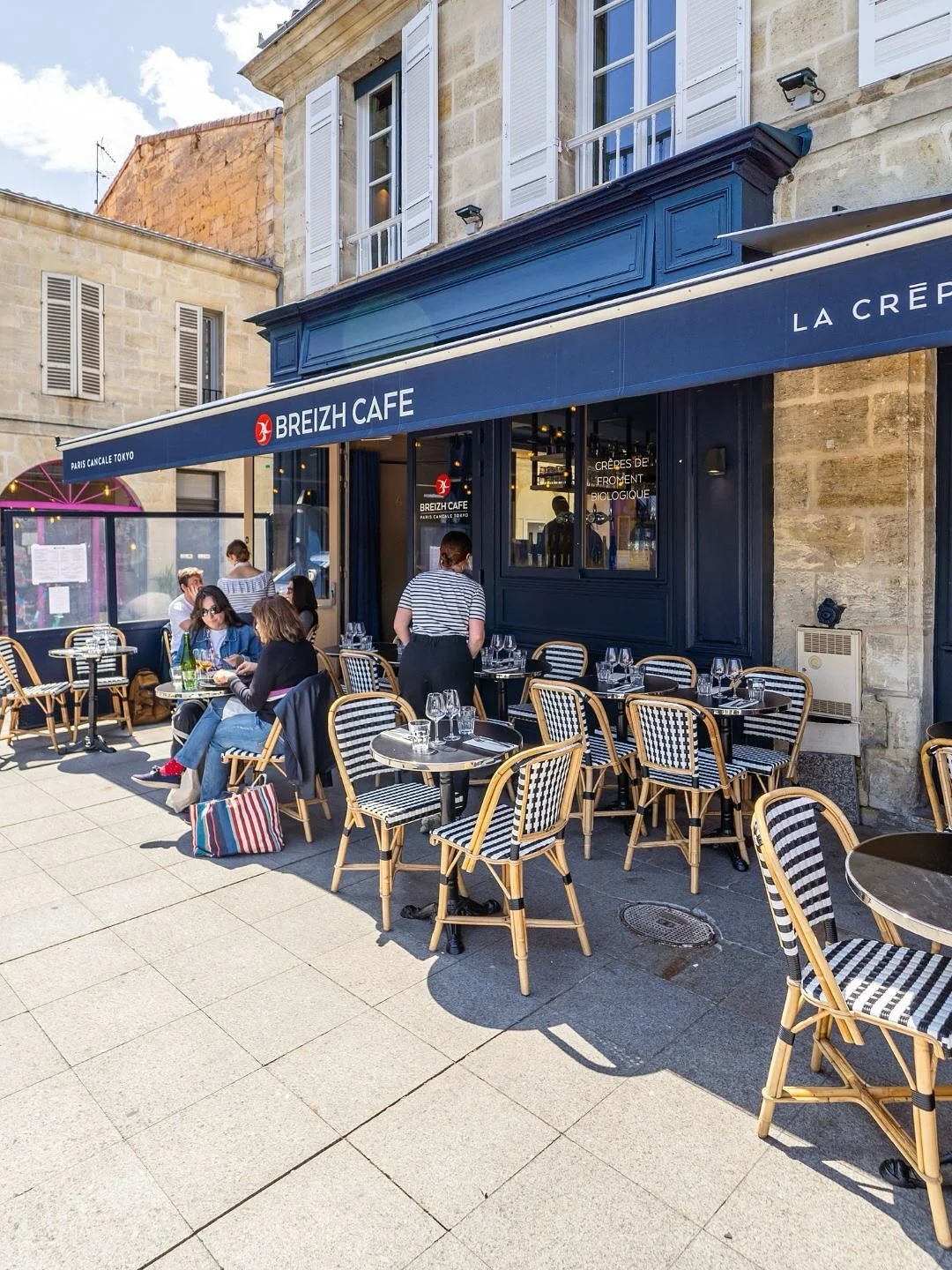 ⚓️ Cap sur Bordeaux
 Dans le quartier historique des Chartrons, notre adresse bordelaise met à l’honneur le terroir breton et une cuisine de caractère : galettes de sarrasin, charcuteries @pierre_oteiza , crêpes et cidres d