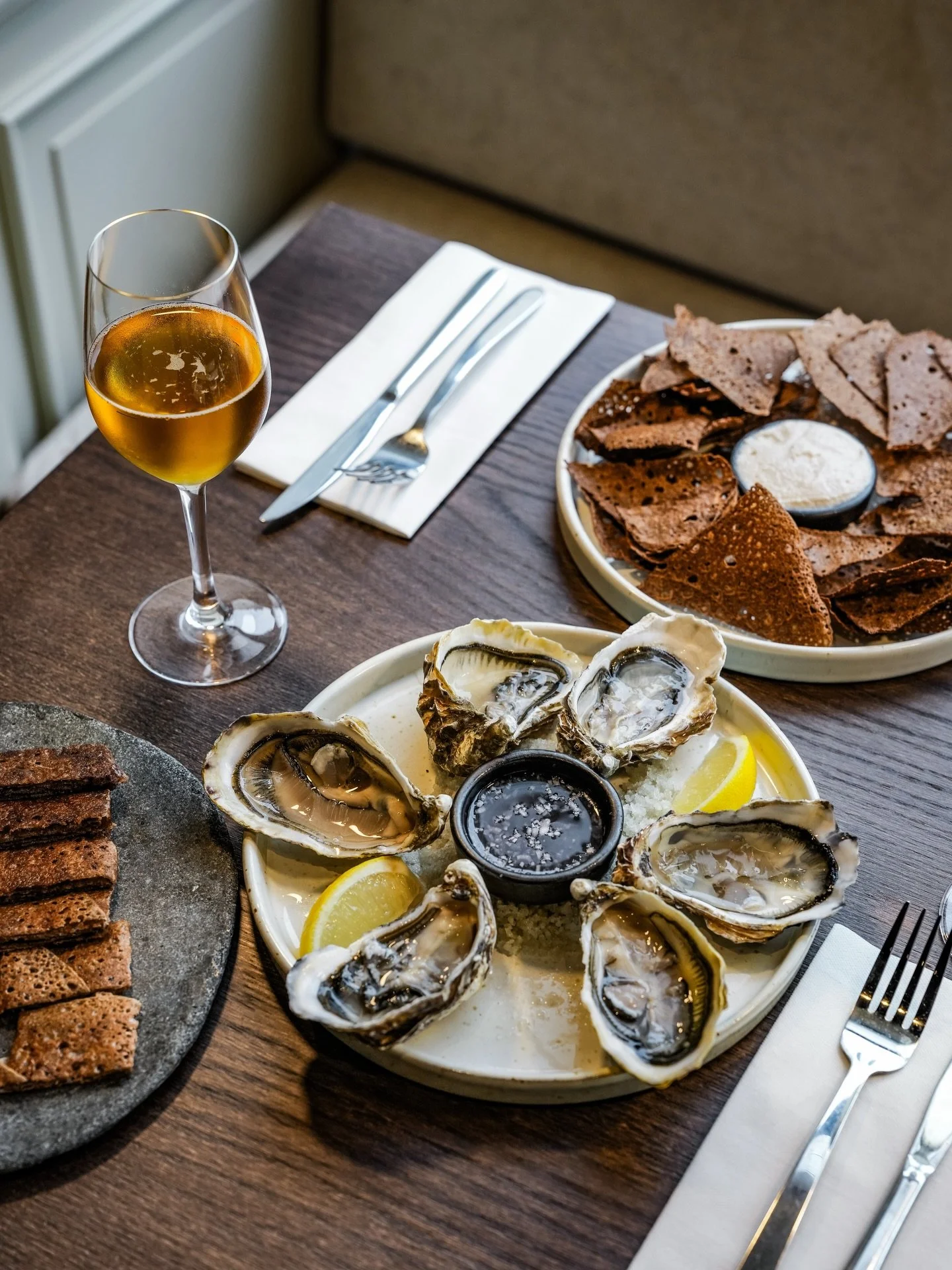 🎄Pour le r&eacute;veillon du Nouvel An, certaines de nos Maisons vous ouvrent leurs portes !
Hu&icirc;tres fra&icirc;ches, champagne, galettes iod&eacute;es&hellip; tout pour terminer l&rsquo;ann&eacute;e en beaut&eacute;.

📍O&ugrave; f&ecirc;ter l