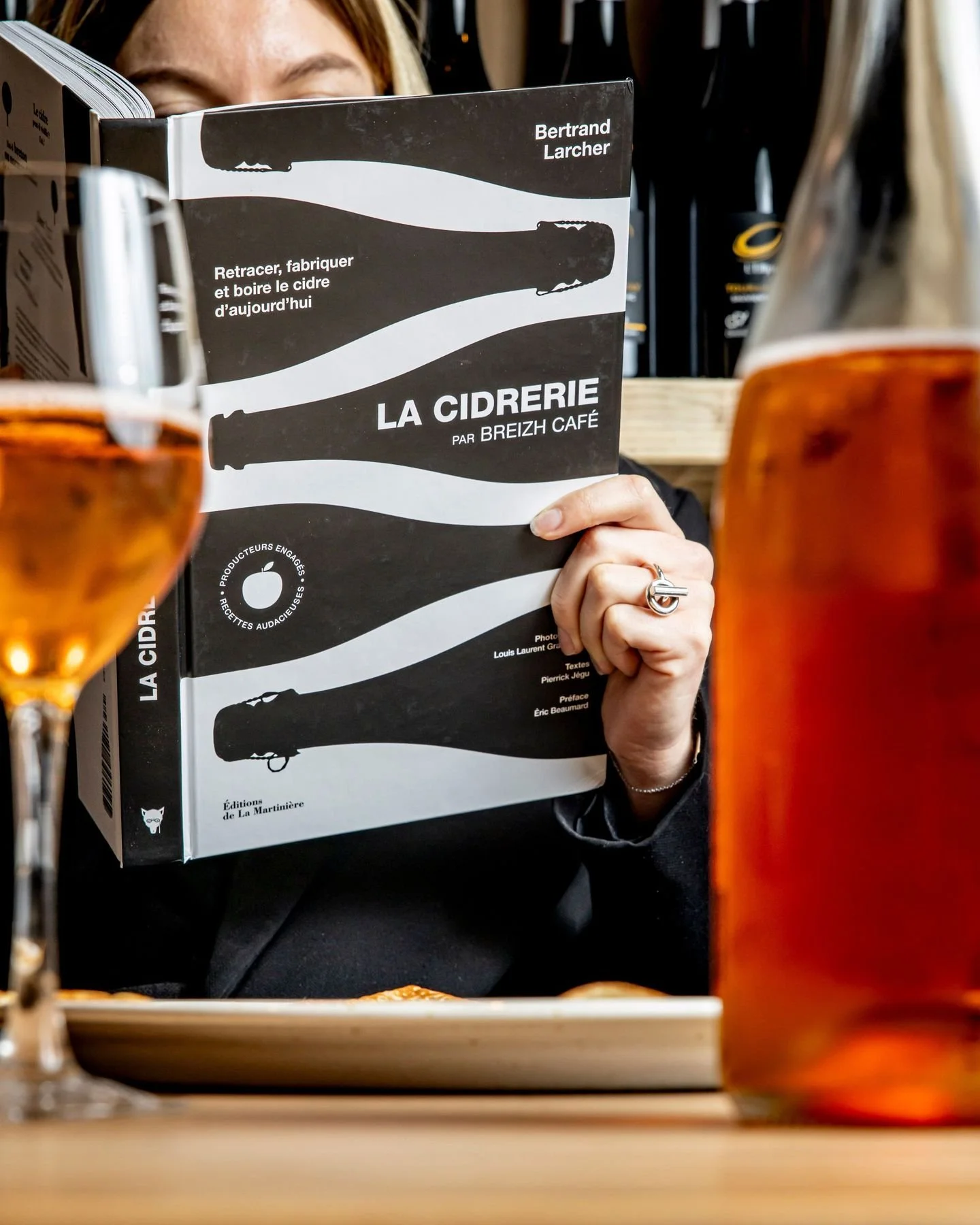 📖 &laquo; La Cidrerie &raquo;, le dernier livre de Bertrand Larcher, fondateur de Breizh Caf&eacute;.

Un ouvrage de passion et de transmission qui c&eacute;l&egrave;bre le cidre d&rsquo;aujourd&rsquo;hui, ses origines, sa fabrication, et celles et 