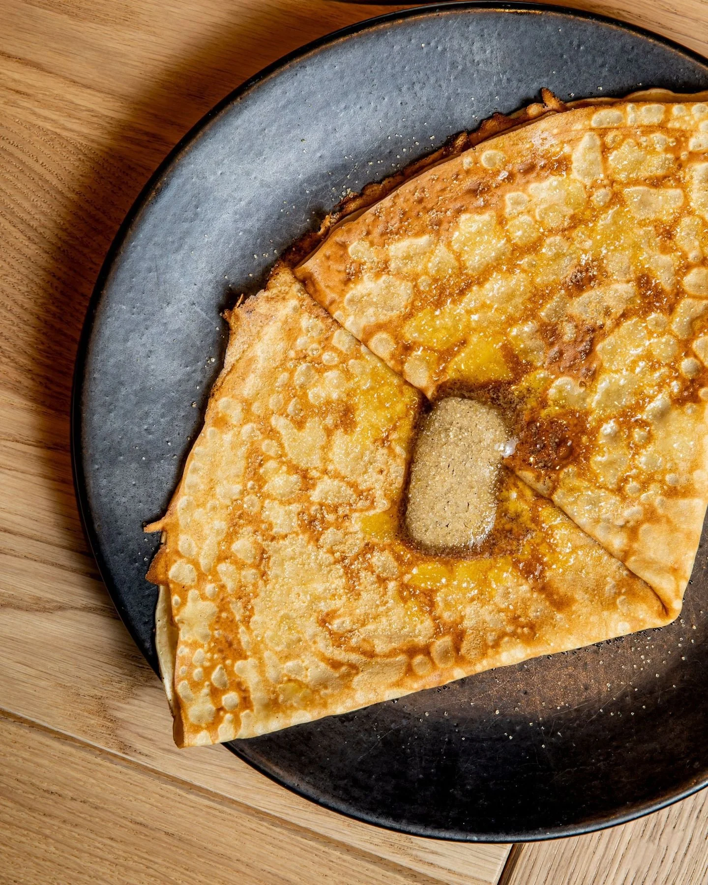 🥞 La Chandeleur, c&rsquo;est ce moment que l&rsquo;on aime partager.

Des cr&ecirc;pes qui dorent, des galettes g&eacute;n&eacute;reuses, un verre de cidre bien frais&hellip;

Chez Breizh Caf&eacute;, elle se c&eacute;l&egrave;bre avec gourmandise e