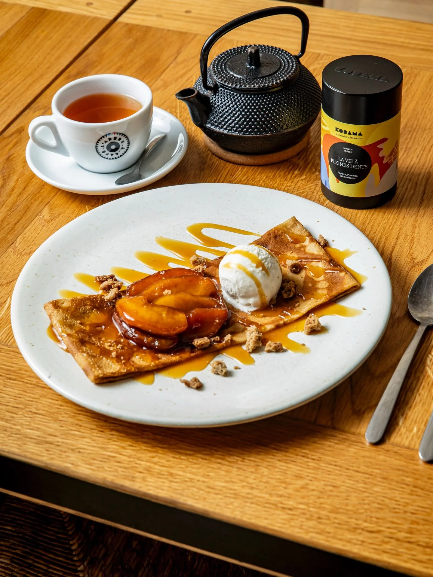 Au-del&agrave; de l&rsquo;amour de la Bretagne, ce qui lie @breizhcafe_fr et @kodamaparis, c&rsquo;est le go&ucirc;t des belles mati&egrave;res premi&egrave;res et des recettes justes.

Nos chemins se sont crois&eacute;s en 2021, et depuis, on ne se 