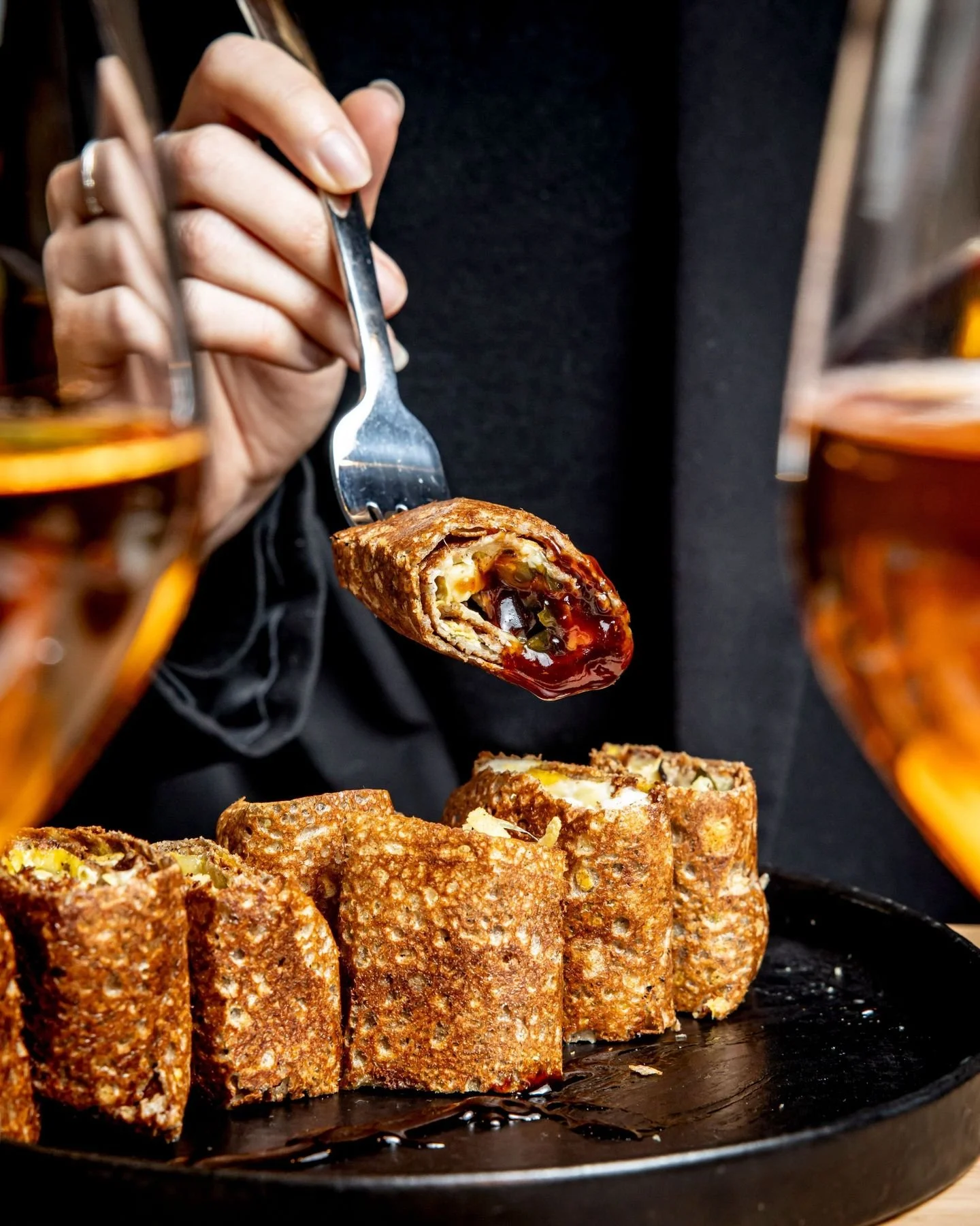 ✨ Breizh Roll artichaut, algues wakam&eacute;, &oelig;ufs biologiques brouill&eacute;s et Comt&eacute;. 
Un vrai m&eacute;lange savoureux pour un repas gourmand ! 

Une recette disponible dans nos restaurants Breizh Caf&eacute;.

📸 @simondetraz