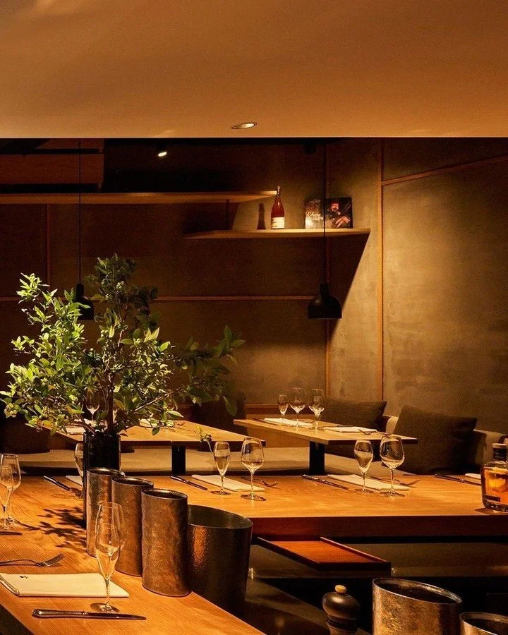 Le Bretagne Cr&ecirc;perie, l&agrave; o&ugrave; tout a commenc&eacute; au Japon.

&Agrave; la fin des ann&eacute;es 90, Bertrand Larcher ouvre &agrave; Tokyo Le Bretagne Cr&ecirc;perie, la toute premi&egrave;re cr&ecirc;perie fran&ccedil;aise au Japo