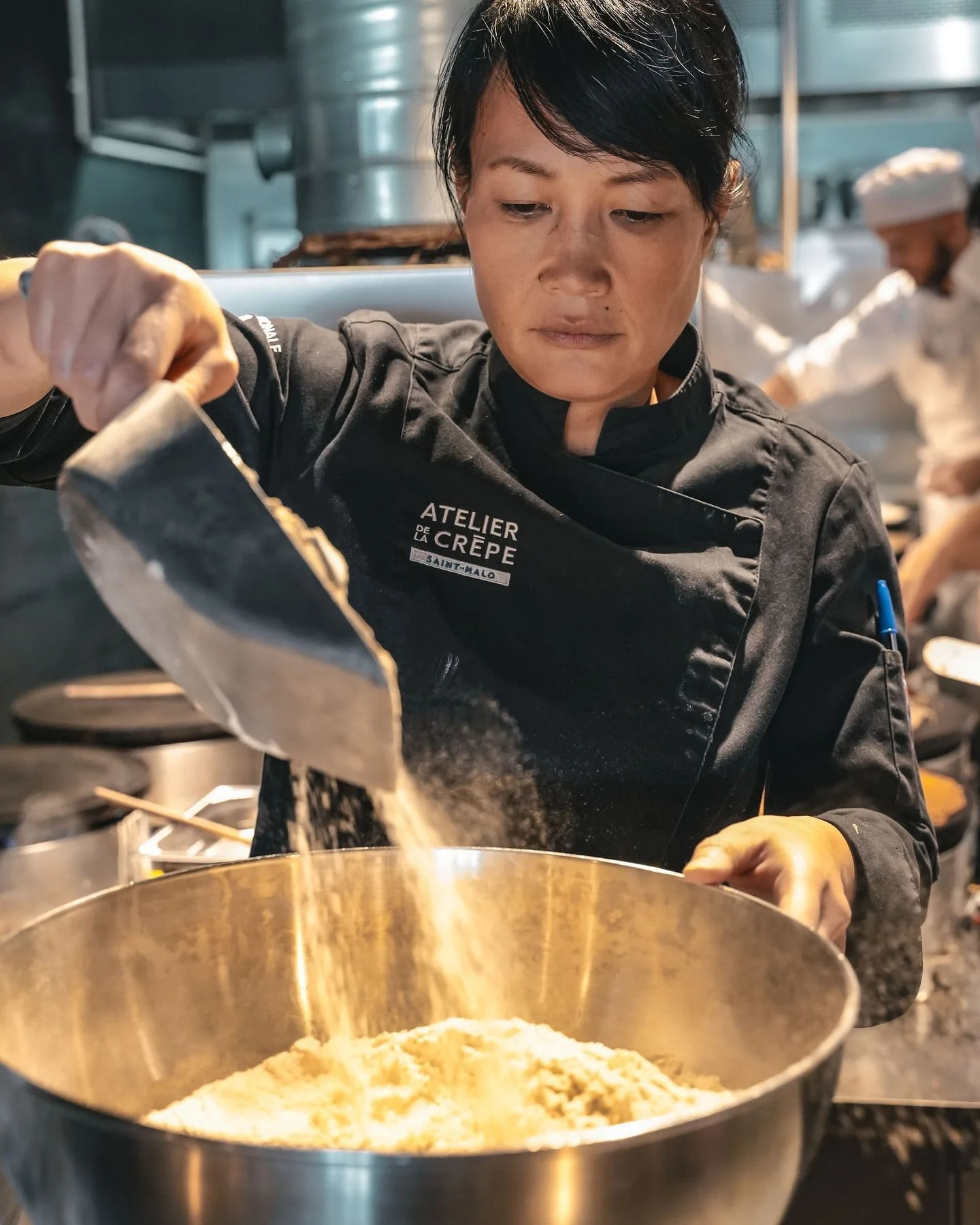 🧑&zwj;🍳 Former des cr&ecirc;piers, c&rsquo;est transmettre un geste, une exigence et une culture. 

&Agrave; @atelierdelacrepe, des apprentis cr&ecirc;piers se forment du niveau initiation jusqu&rsquo;au Certificat de Qualification Professionnelle.