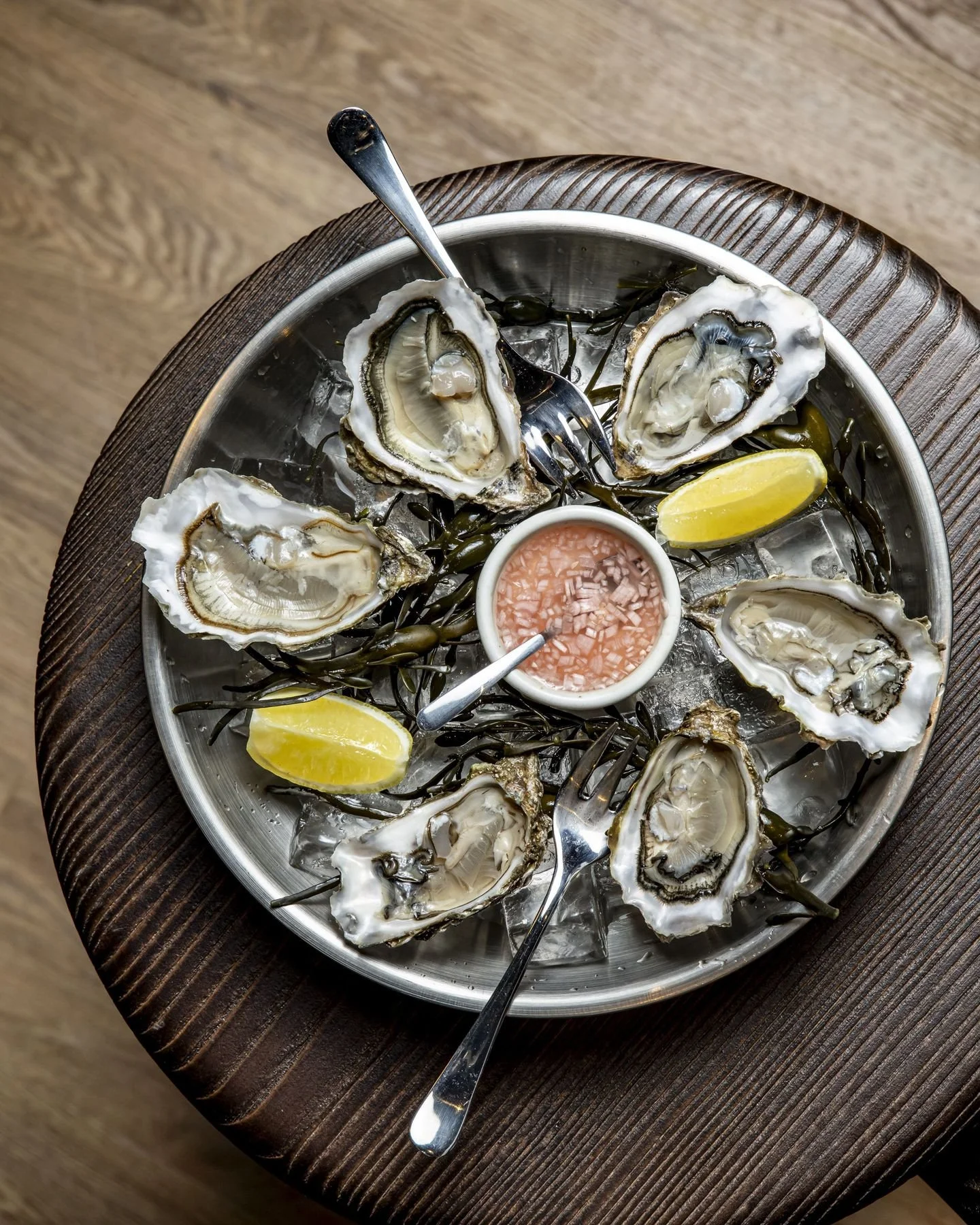 Le repas commence toujours par le plaisir de partager.
Hu&icirc;tres, Breizh Croustillants, amuse-galettes, verre de cidre ou de poir&eacute; bien frais... De quoi &eacute;veiller les papilles en douceur avant de laisser place &agrave; nos galettes d