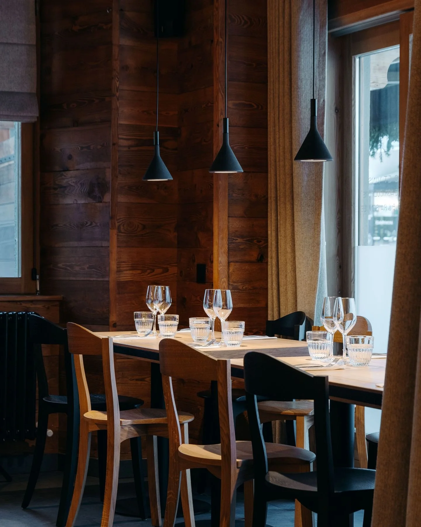 ⛰️ Need a break between hikes? 

In Chamonix, take some time to settle into a cozy spot and enjoy a buckwheat galette, a crêpe, and a glass of cider.

A simple, delicious moment to enjoy the 