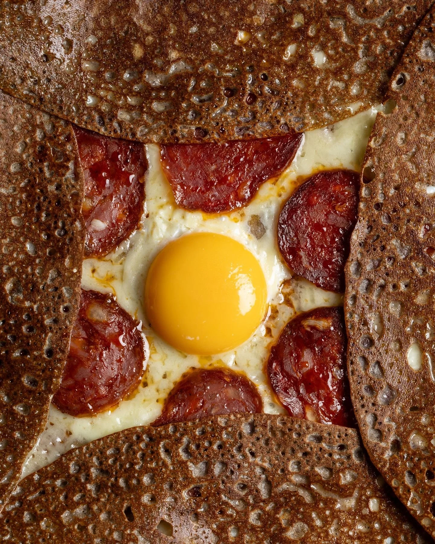 Heading West 🌾

A hearty galette combining chorizo from @pierre_oteiza, a fried organic egg, and Comté cheese.

The bold flavor of the chorizo, the mildness of the egg, and the melt-in-your-mouth texture of the