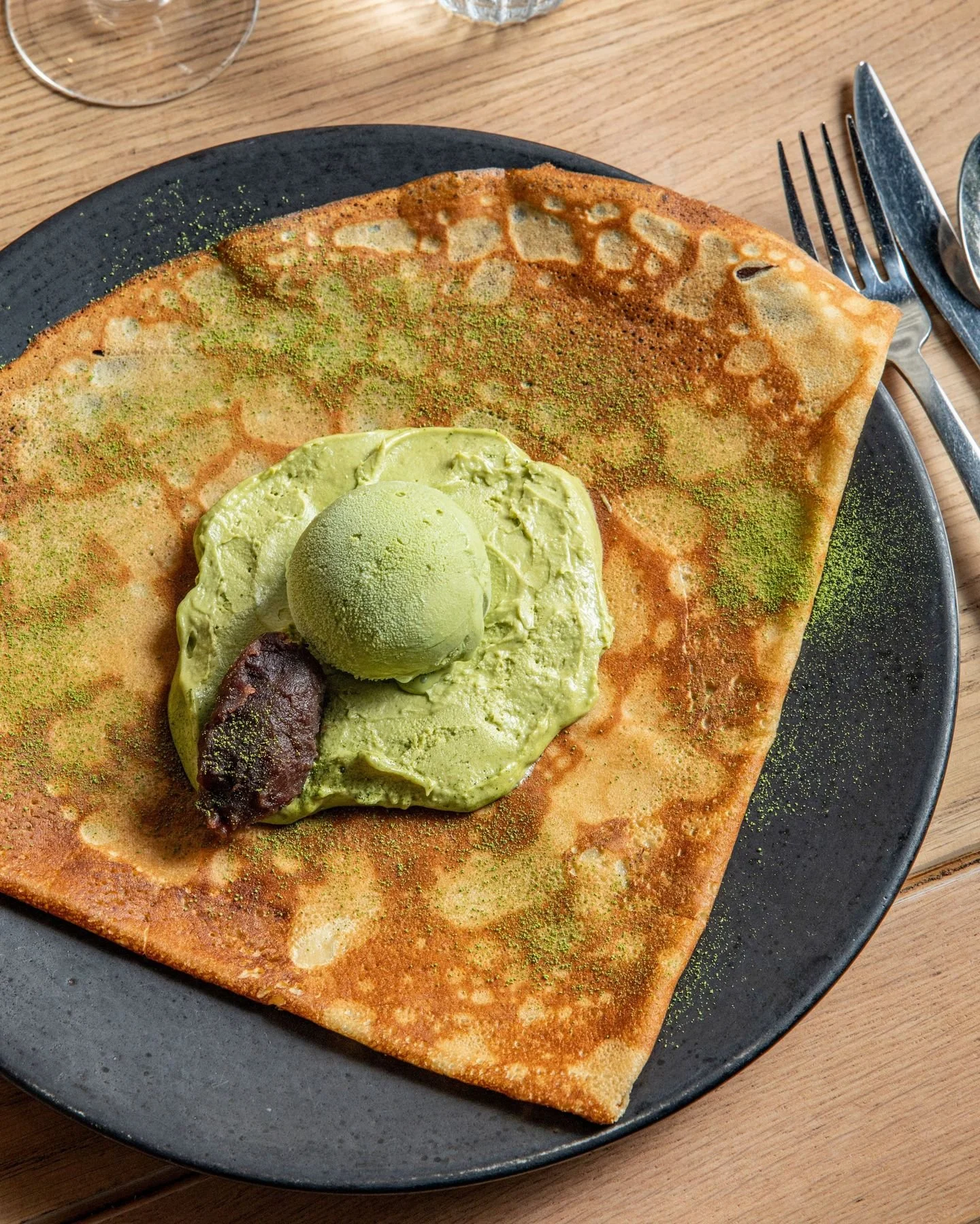 Pour c&eacute;l&eacute;brer les 30 ans de Breizh Caf&eacute;, nous avions &agrave; c&oelig;ur d&rsquo;imaginer une recette qui raconte notre histoire. 💚

Une histoire n&eacute;e au Japon en 1996, o&ugrave; Bertrand Larcher ouvre le tout premier Brei