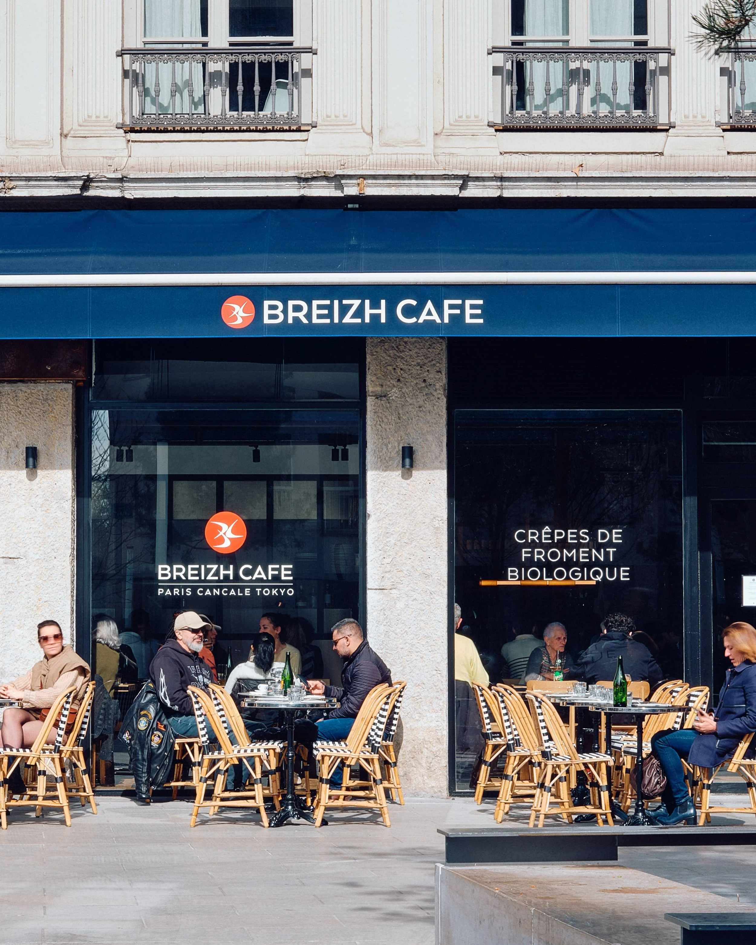 At Breizh Café, we’re committed to celebrating the producers and flavors of each region through our exclusive recipes. In Lyon, discover all the delicious local flavors in our galette with sausage