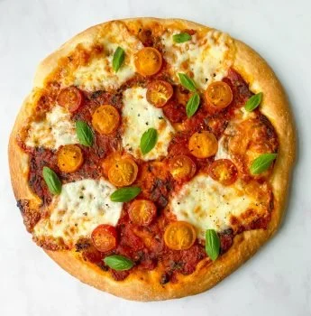 Cheesy Tomato Pizza