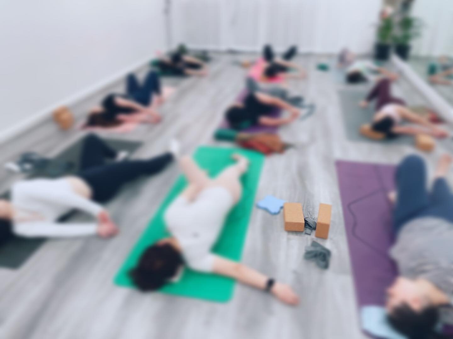 Love this wed 7pm yoga with @tenya.w 🧚 shoulder and hip-opening 💗

1. Increases range of motion in shoulders and hips.
2. Reduces pain and stiffness.
3. Improves posture.
4. Enhances athletic performance.
5. Promotes relaxation and stress relief.

