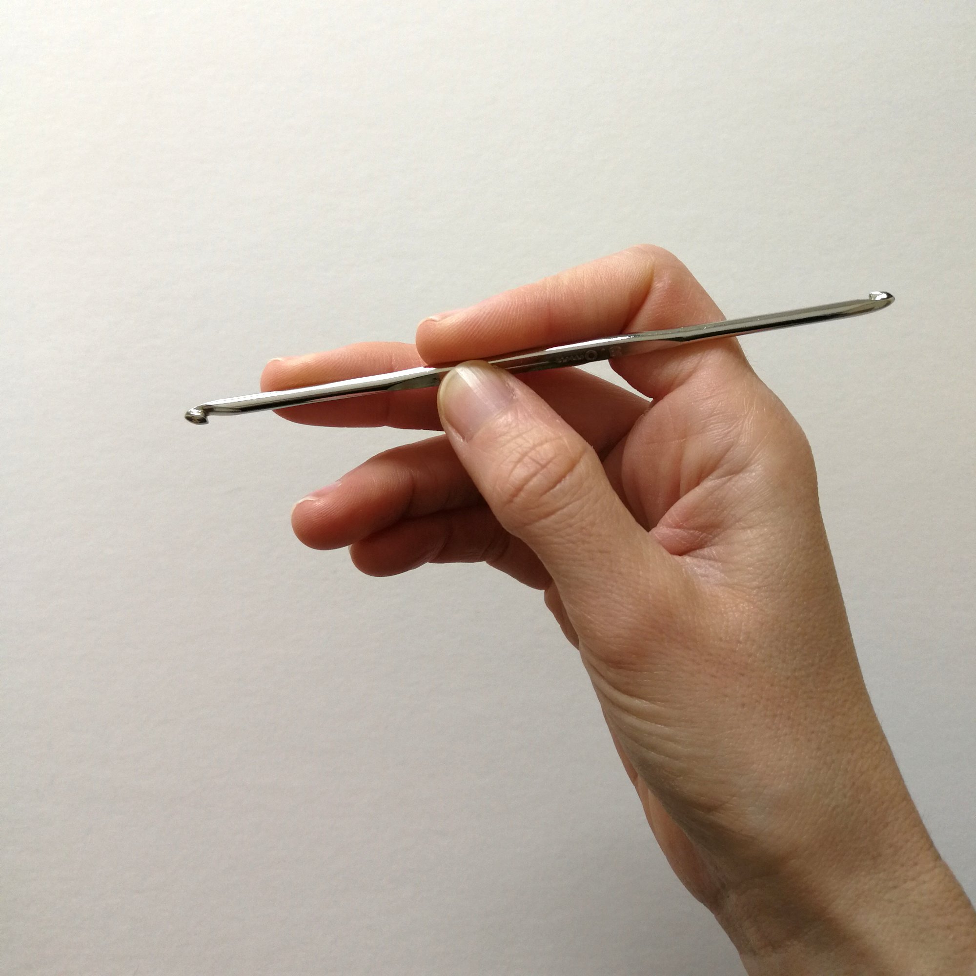 How to Hold a Crochet Hook - Tutorial One
