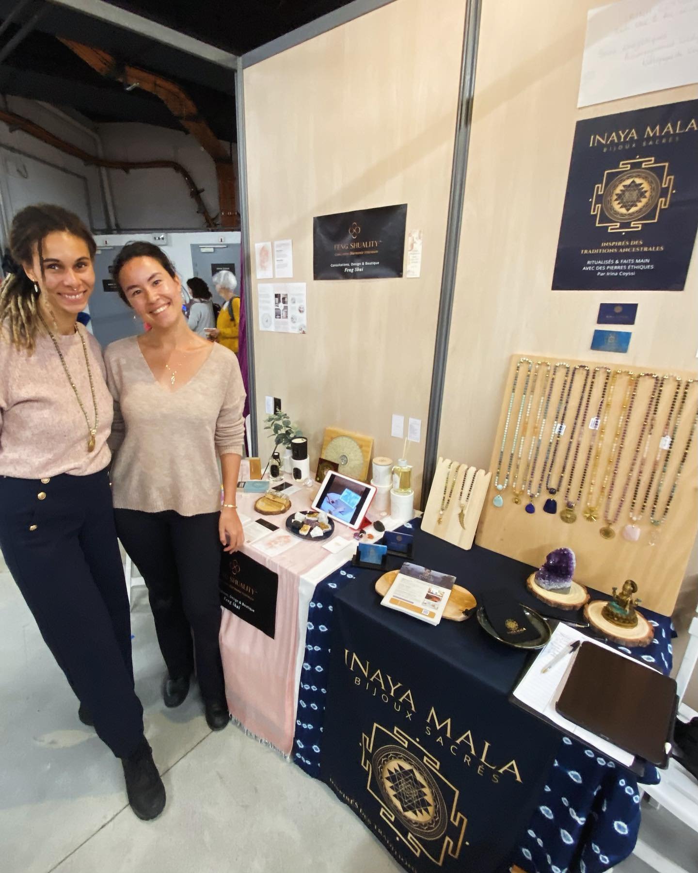 ✨On vous accueille ce week-end au @salonzenparis  jusqu&rsquo;&agrave; lundi pour vous faire d&eacute;couvrir le Feng Shui et le Reiki avec @holistic_irina de @inaya.mala 

🎁Irina sera l&agrave; pour vous offrir des minis soins Reiki! 
Nous sommes a