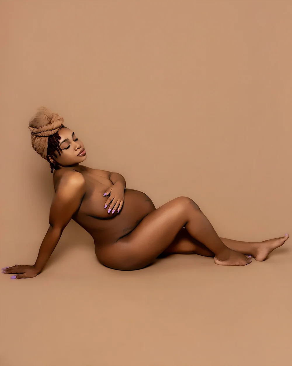 Artistic maternity photography session by Marcus Gregory Photography, Maryland