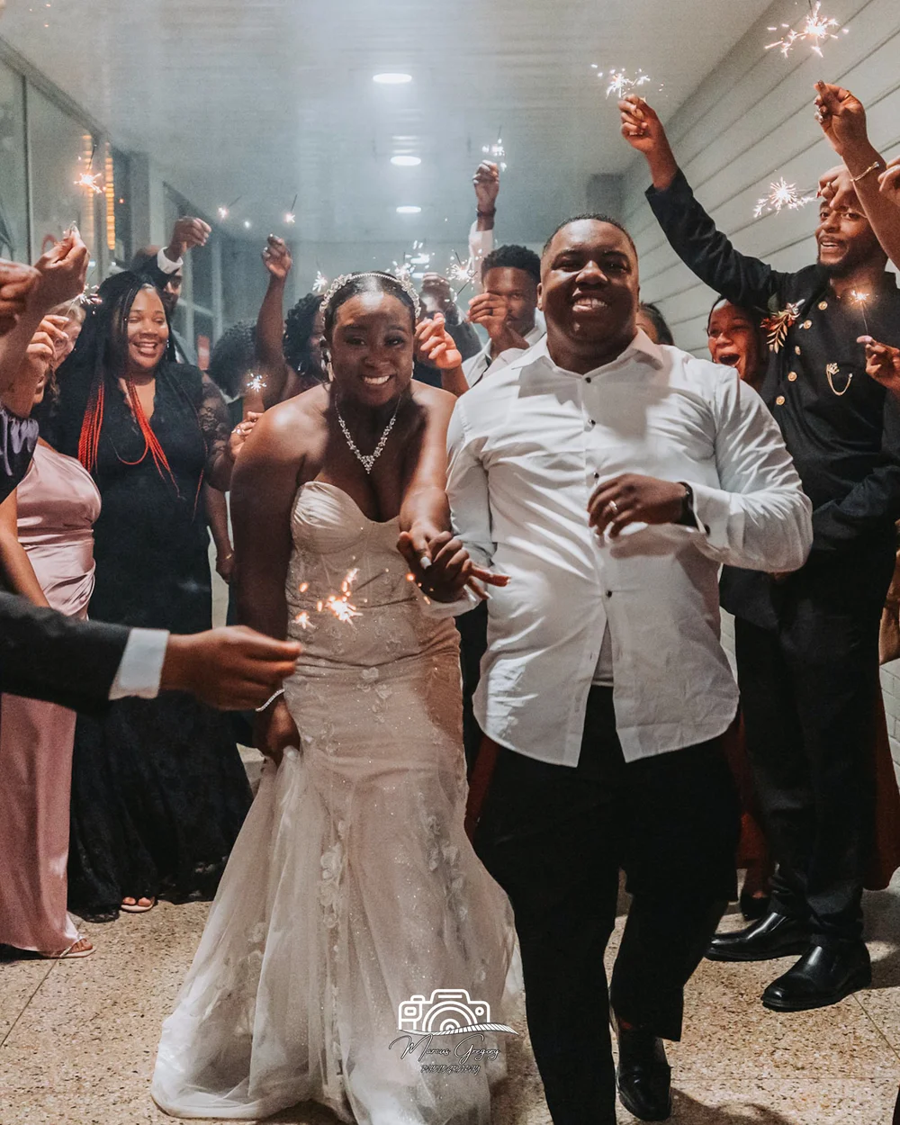Couple cutting the cake at a Maryland wedding reception
