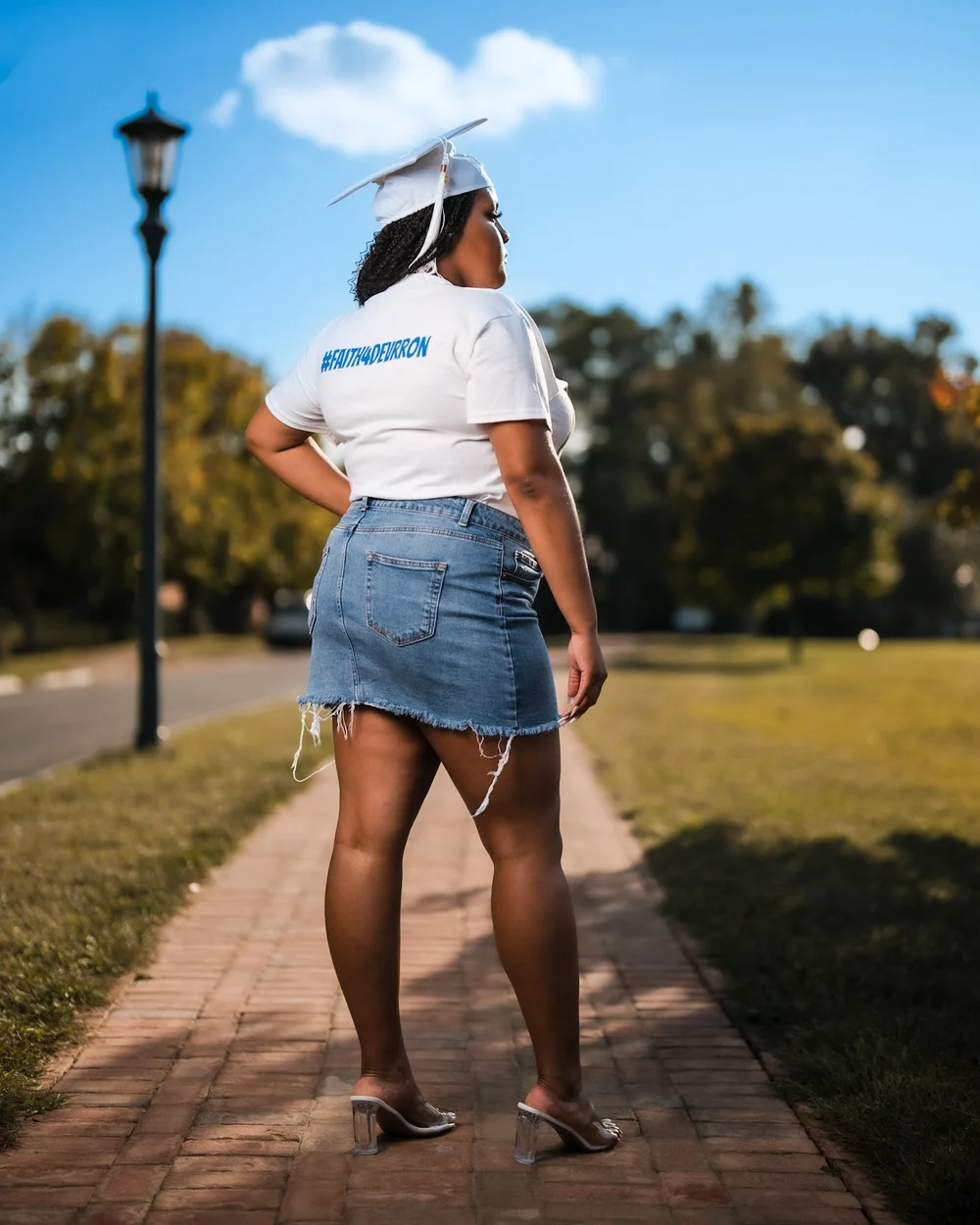 Senior session portrait outdoors in Maryland