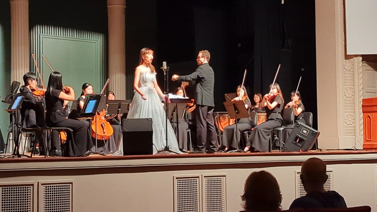 A couple of clips from last month's Spring Concert with the Mahanaim Orchestra! What a delight it was to conduct these fantastic undergraduate musicians in movements from Schumann's Rhenish Symphony, Haydn's Surprise Symphony, as well as arias from P