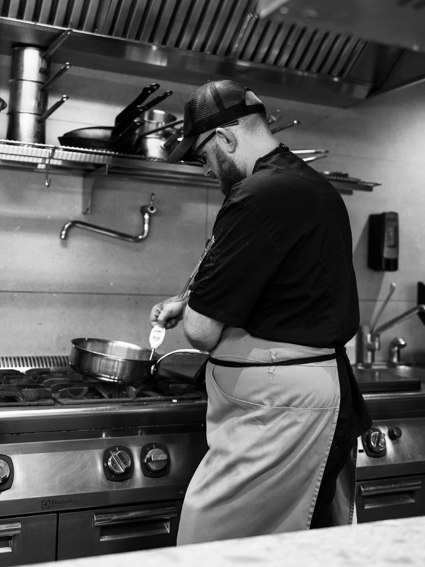 Sur le FEU 🔥
Le Chef @msparans veille aux grains pour vous concocter des p&eacute;pites ultra chocolat&eacute;es 🤎

📍Solelh Bistro Gourmand - Isle-sur-la-Sorgue

📸 @agencelabellevie
#restaurantprovence #michelinguide #islesurlasorgue #bistrogourm