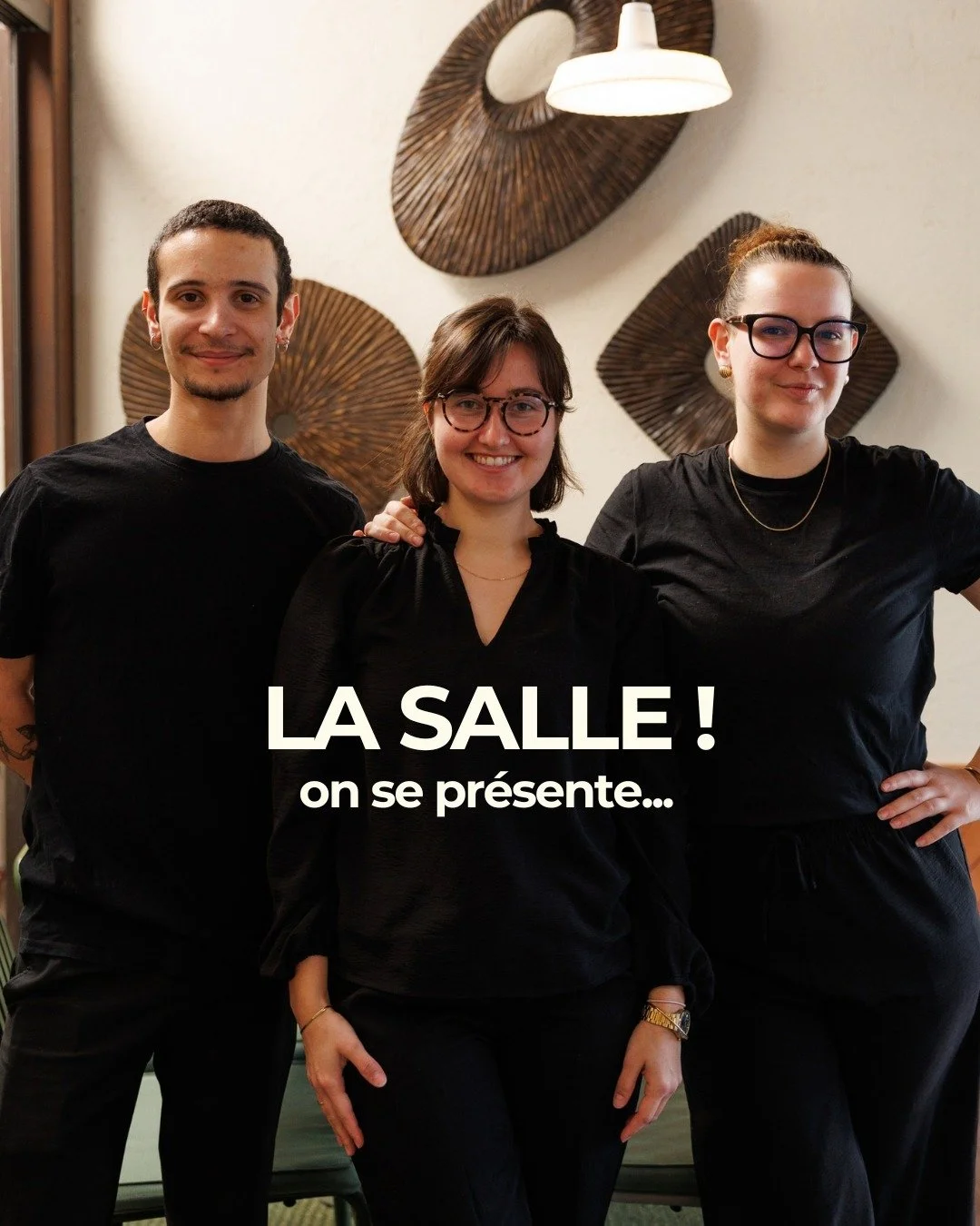 LA SALLE 🌞 aka le trio qui fait vibrer @solelhrestaurant
On vous pr&eacute;sente Yoan 🍸, Morgan 🎶 et Am&eacute;lie 🍇 !

Trois personnalit&eacute;s, trois &eacute;nergies&hellip; mais une seule mission 🤫 : vous faire passer un sacr&eacute; moment