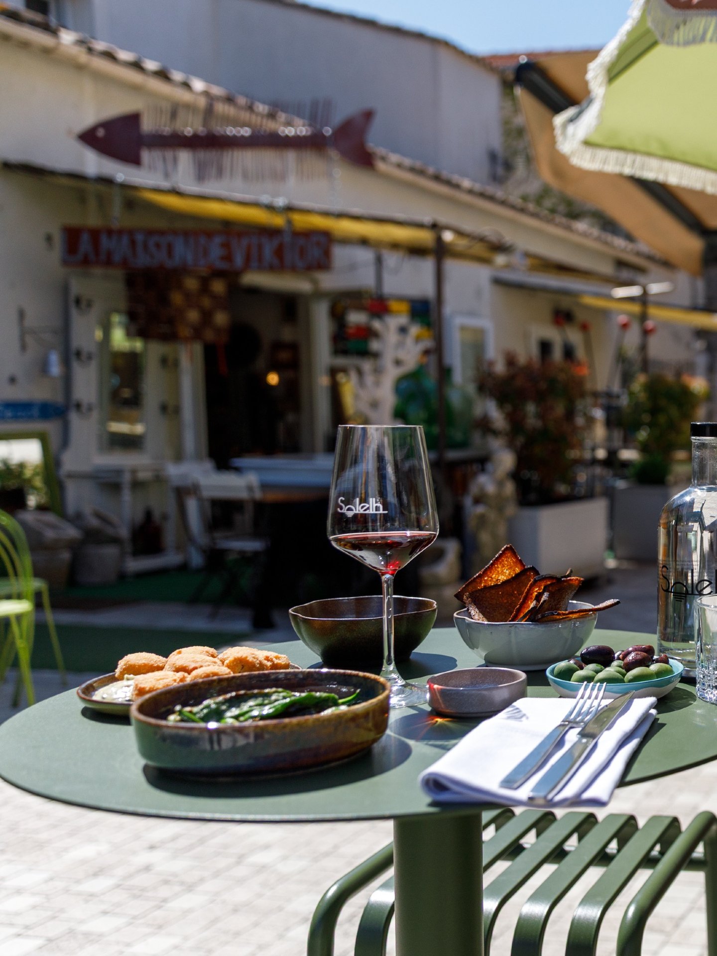 🐰 P&Acirc;QUES, de Jeudi 2 &agrave; Lundi 6 AVRIL : Ouvert MIDI &amp; SOIR ✔️
On upgrade ton long week-end de Foire Antiquit&eacute; &amp; Brocante ! Ton adresse pr&eacute;f' au ❤️ du Village des Antiquaires "le Carr&eacute; des Arts du Luberon