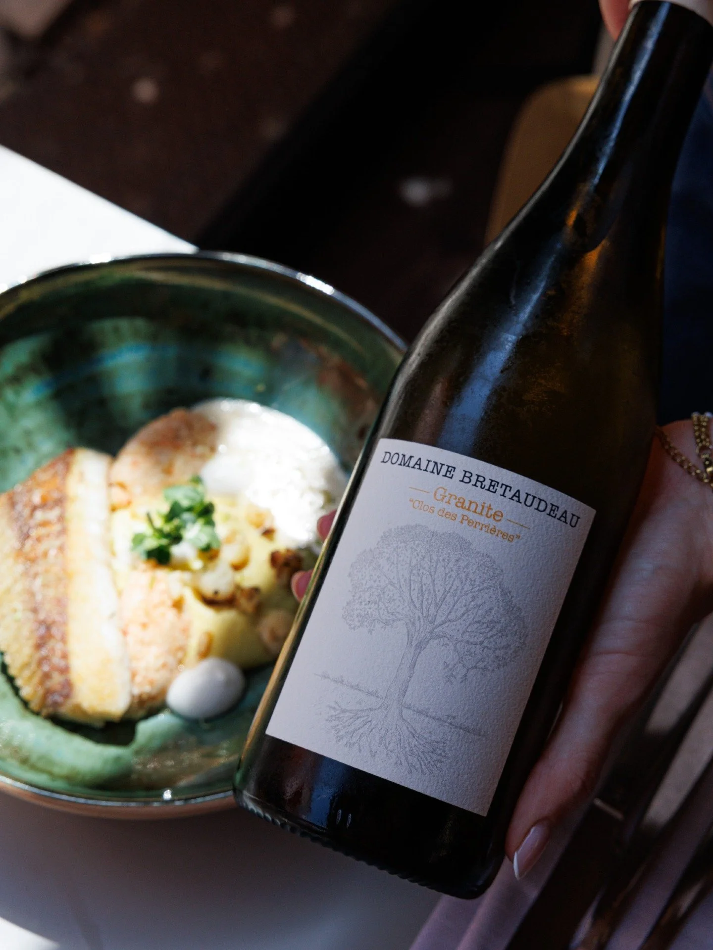 Le merlu a trouv&eacute; chaussure &agrave; son pied 🐟
Bien dor&eacute; et joliment escort&eacute; par sa garniture Orzo / Paella, il prend le large avec le Muscadet Granite &laquo; Clos des Perri&egrave;res &raquo; de @jbretaudeau 🍷.

Une quille t