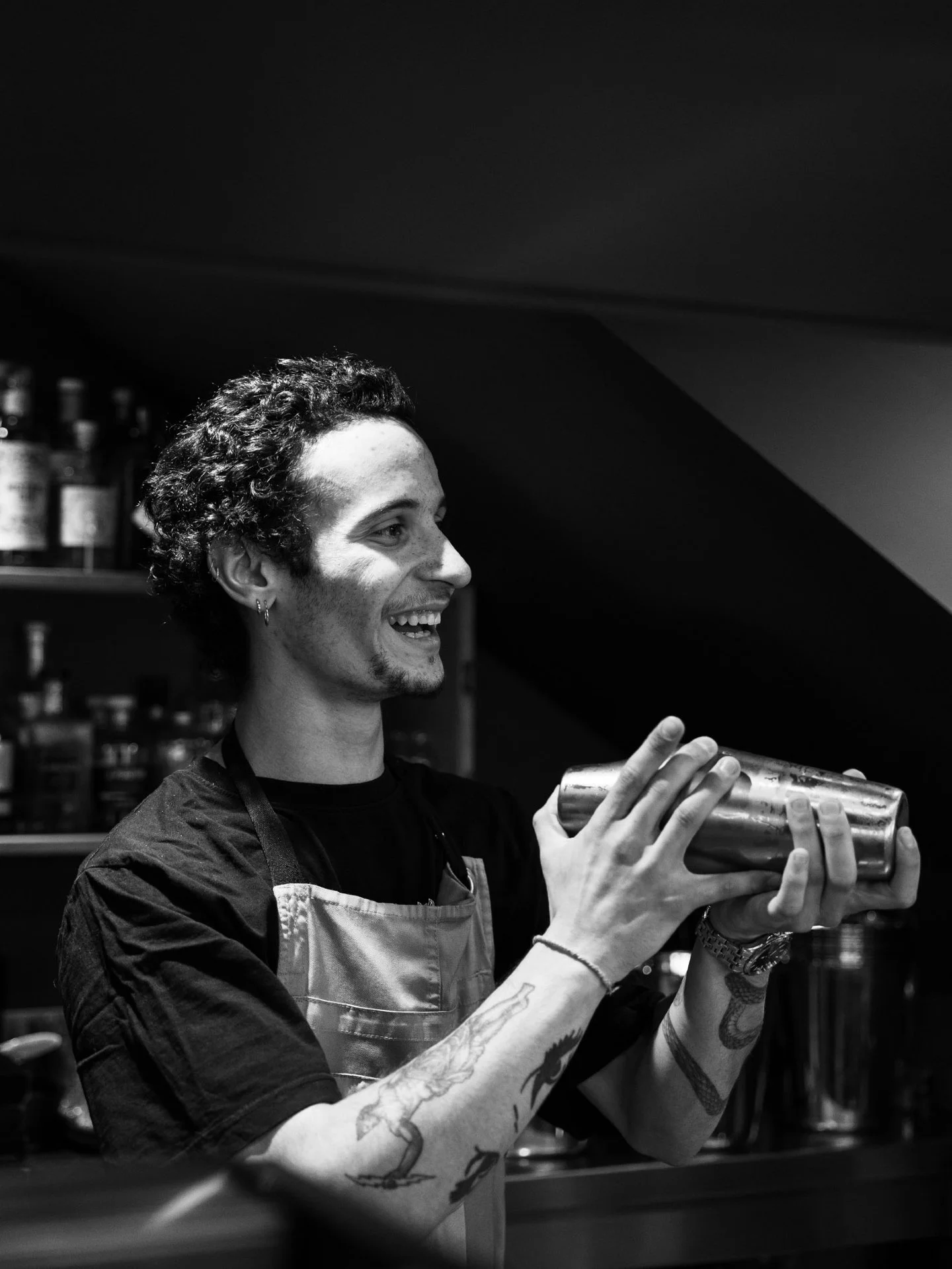 Cocktails shak&eacute;s, soifs &eacute;lectris&eacute;es ⚡️
Derri&egrave;re le bar, Yoan d&eacute;borde d&rsquo;&eacute;nergie 🤪 et imagine r&eacute;guli&egrave;rement de nouveaux cocktails pour ambiancer l&rsquo;ap&eacute;ro 🍸.

Des cr&eacute;atio