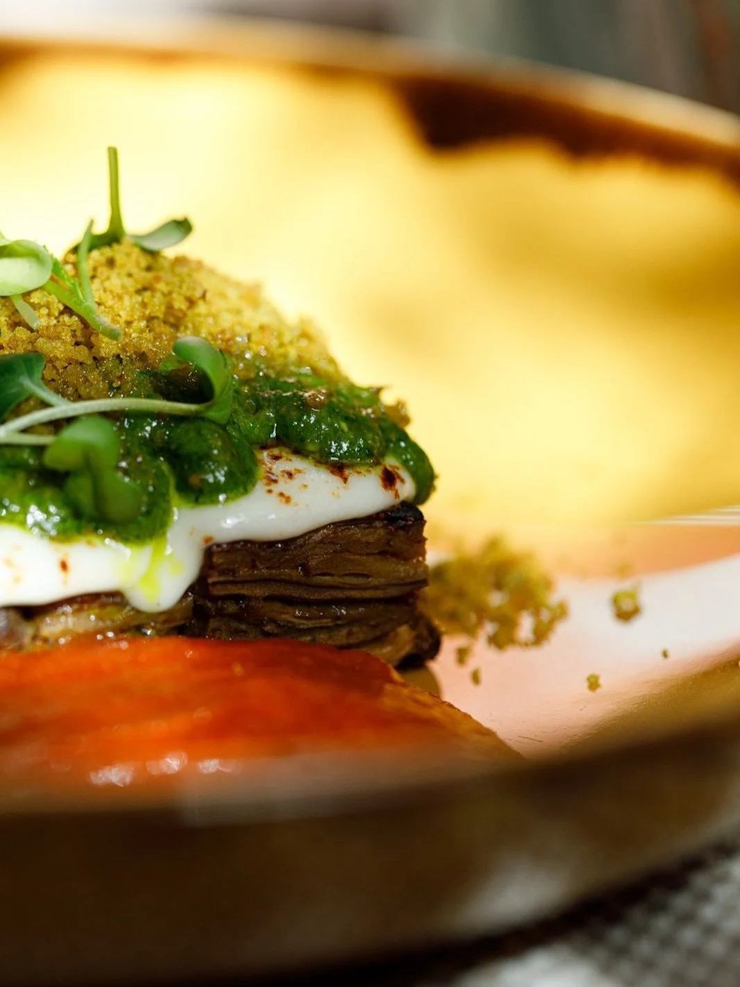 Qui a dit que le v&eacute;g&eacute; ne pouvait pas &ecirc;tre coquin &amp; gourmand ? 🍆🤭

LAST CALL pour d&eacute;guster notre aubergine &agrave; la parmesane revisit&eacute; par notre chef @valentinfeche 👨🏻&zwj;🍳

On vous attend tout le week-en