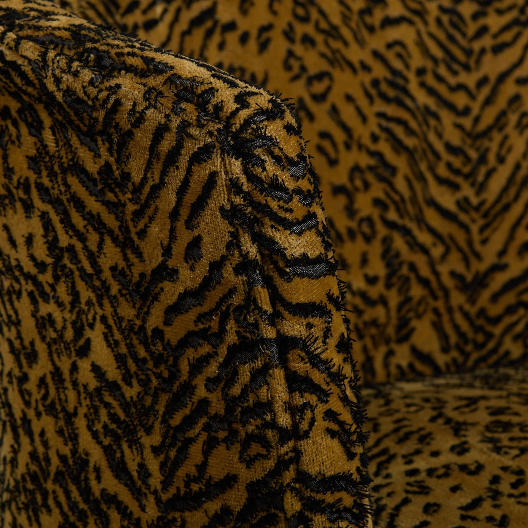 MAH_FUR008_F.jpg