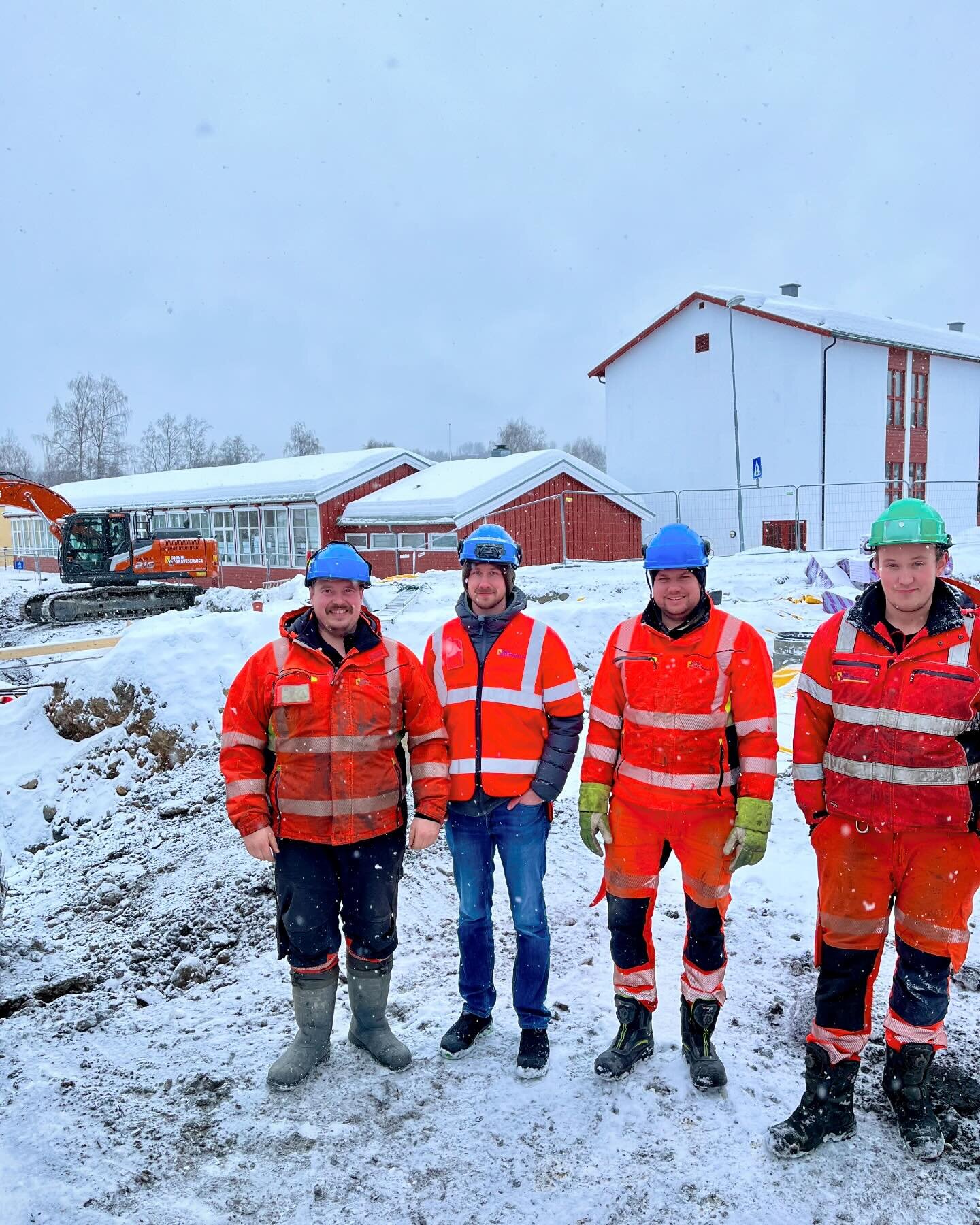 Sn&oslash; og tele stopper ikke oss. I Hunndalen skifter vi ut overvanns r&oslash;r for Gj&oslash;vik kommune. Takk for tilliten!