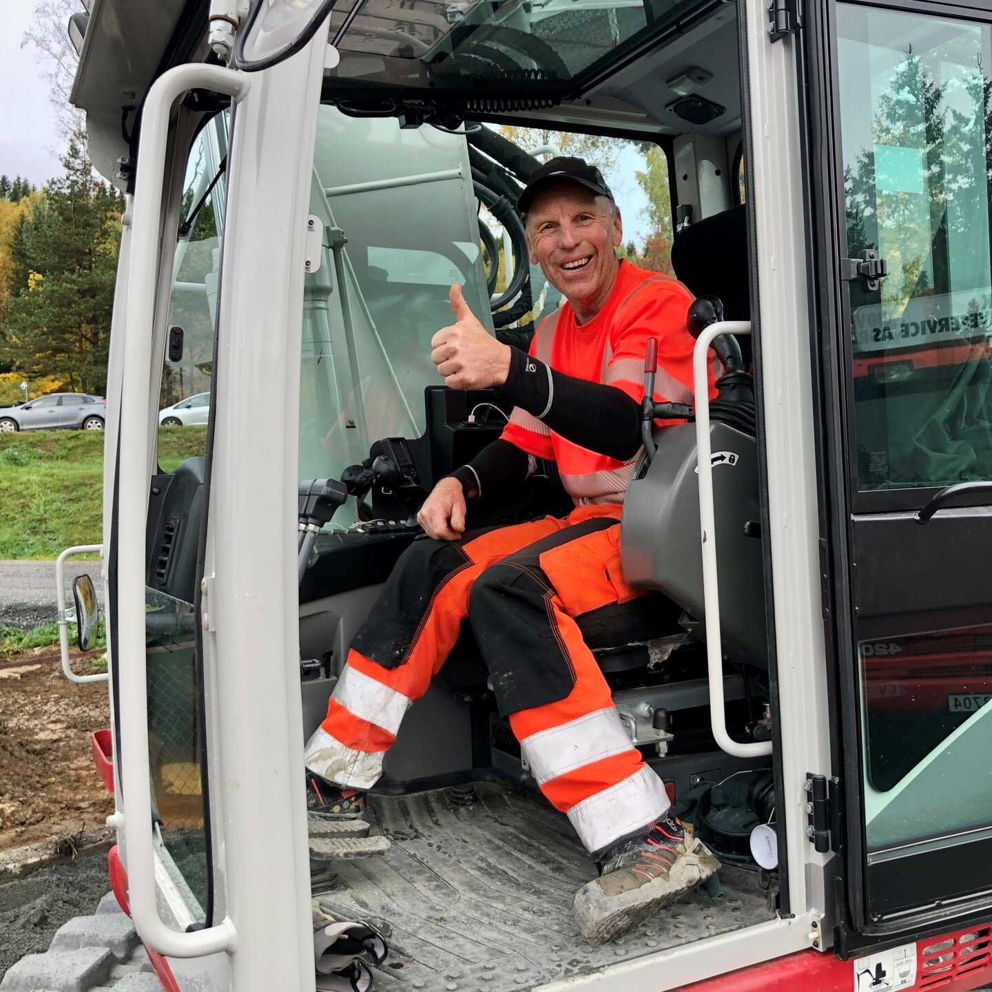 Gratulerer til en av v&aring;re seniorer og rollemodell Olav Sveum med sitt 60 Birkebeiner merke totalt. P&aring; s&oslash;ndag suste han over fjellet til merke nr. 24 p&aring; ski! 
Mandag morgen kl. 07:00 var han i full gang med nye oppdrag for Gj&