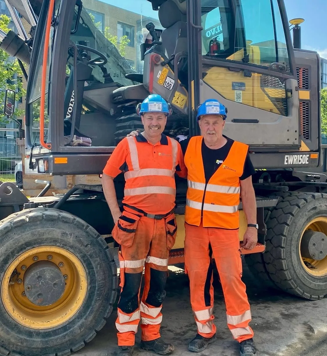 V&aring;re fem mest likte bilder og innlegg i 2️⃣0️⃣2️⃣5️⃣
Takk for det gamle, ser frem til det nye! 🛷⭐️🤝
Godt Nytt &Aring;r! 📯
.
.
📸: Gj&oslash;vik Graveservice AS
.
.
#maskinentrepren&oslash;r #anleggsmaskinernorge #gj&oslash;vikgraveservice #g