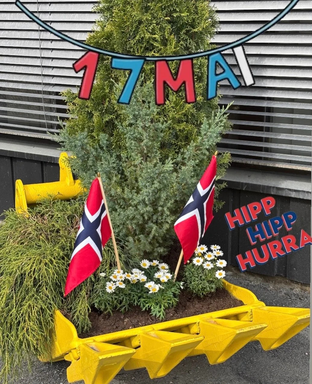 Gj&oslash;vik Graveservice &oslash;nsker alle en flott helg med nasjonaldag p&aring; s&oslash;ndag! 🎷🇳🇴🎉Spis p&oslash;lser og is og v&aelig;r snill 📯🙋🏼🙋🏻&zwj;♀️🙋🏼&zwj;♂️🎷🇳🇴🎉📯
.
.
📸: Gj&oslash;vik Graveservice 
.
.
#nasjonaldag #17mai