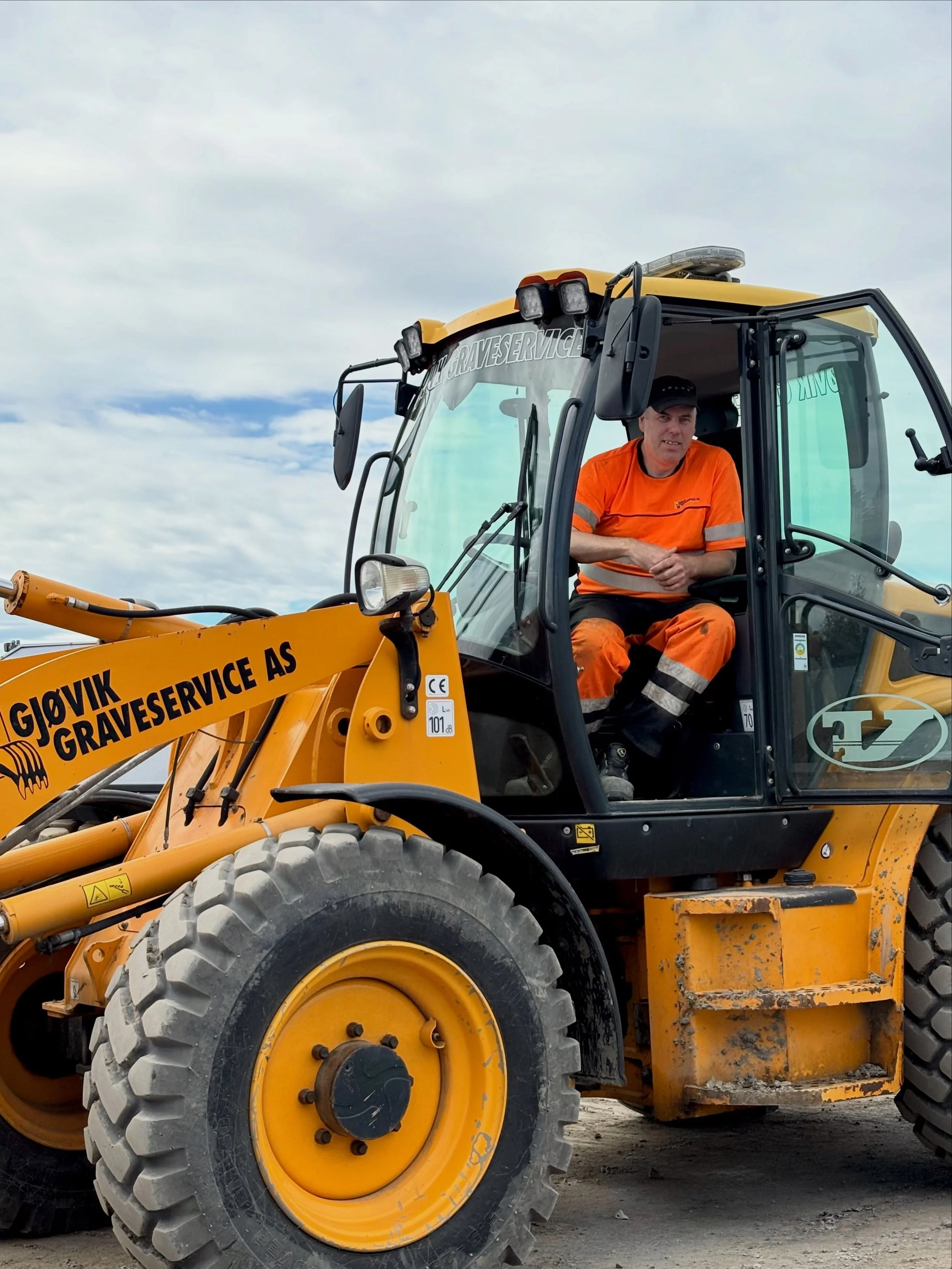 I &Oslash;verbylia p&aring; Gj&oslash;vik har vi alt av grunnarbeid, tomtearbeid og utomhusarbeid for OBOS Block Watne 🏡

V&aring;r egen John Andreas &oslash;nsker alle god helg 👷&zwj;♂️

📸: Gj&oslash;vik Graveservice

Her skal det komme 9 nye ene
