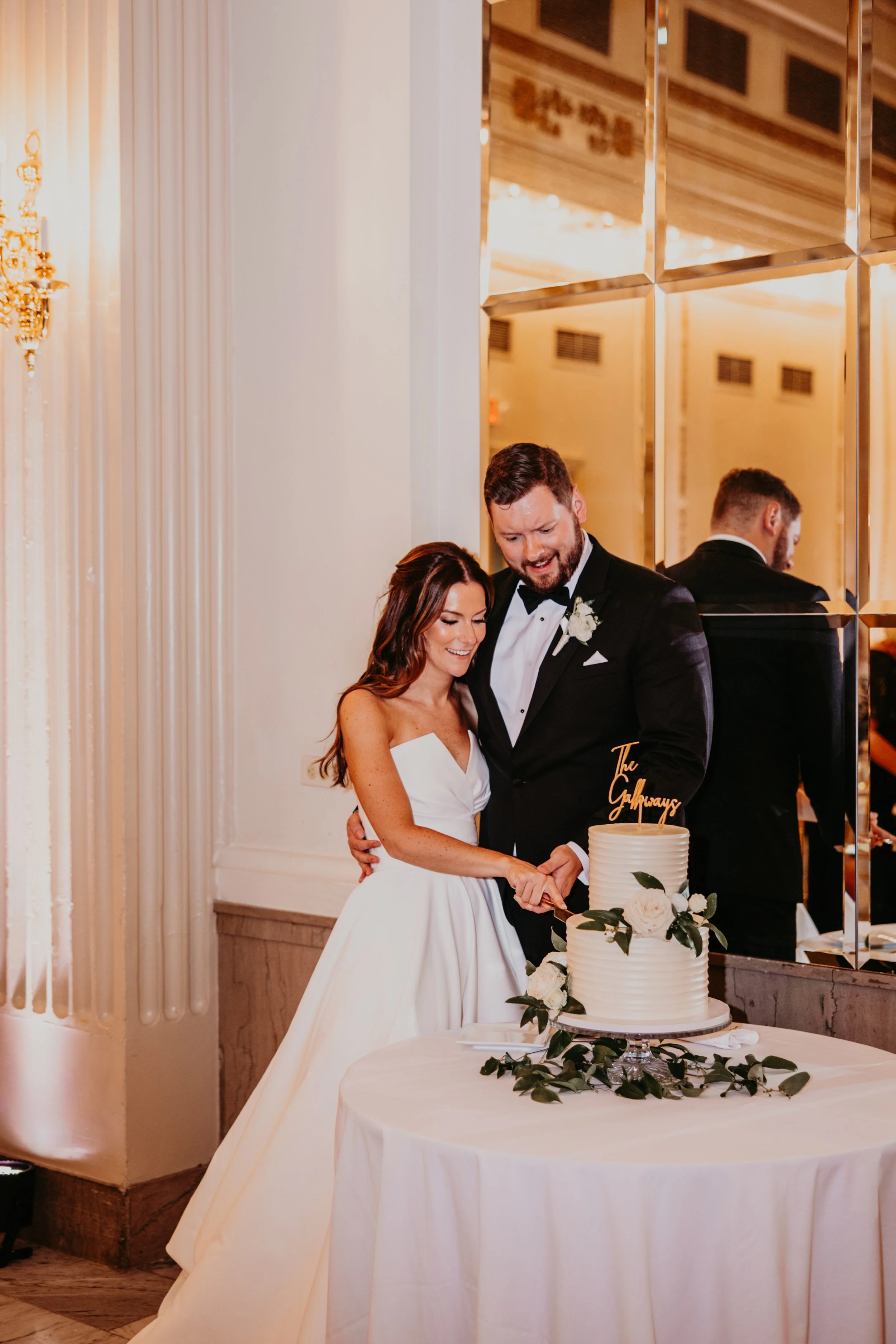 bride and groom wedding cake cutting