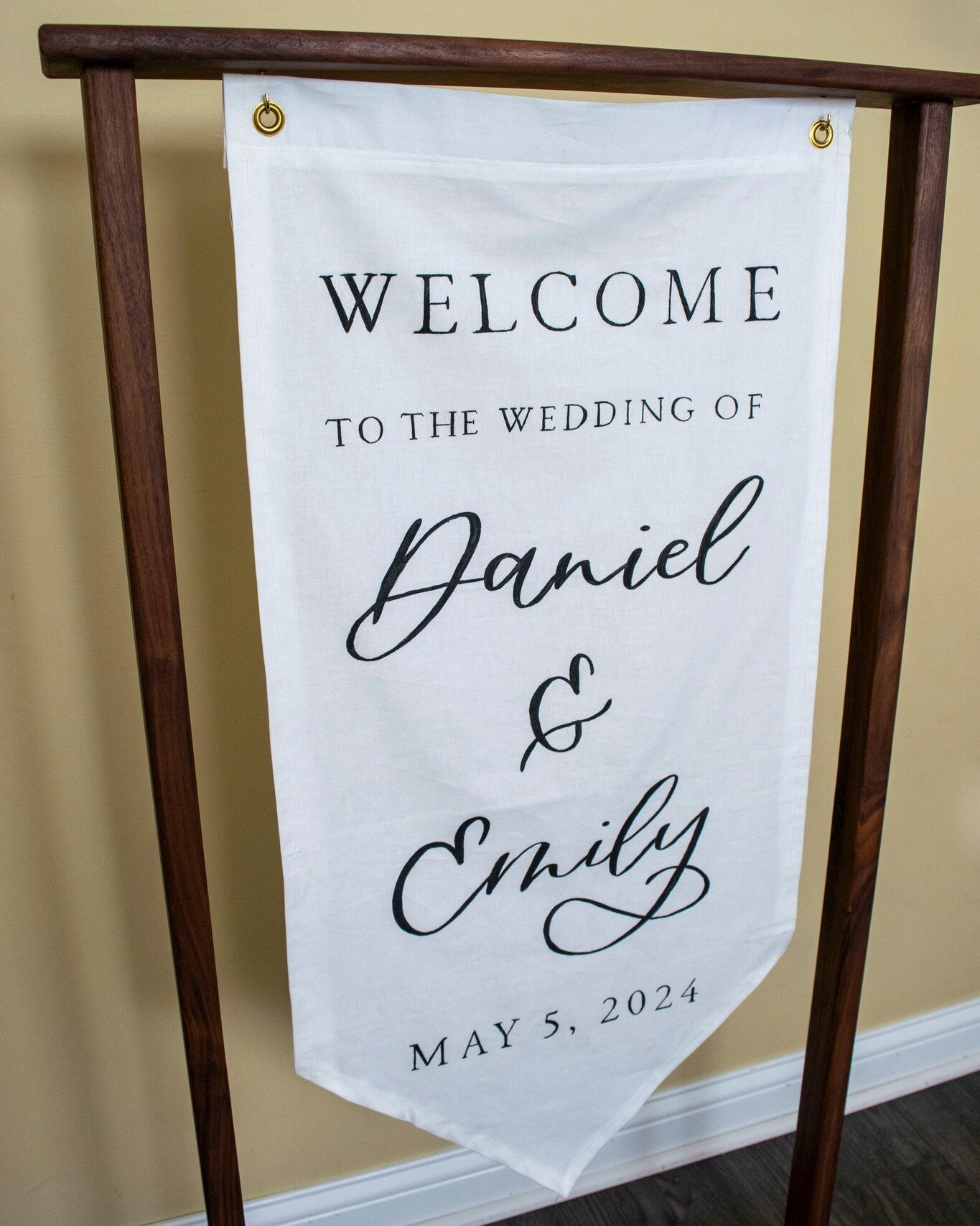 ✨ Elevate your wedding with a customized and hand-painted fabric banner! ✒️ Soft, flowing textiles add a subtle touch of romance and luxury to your wedding d&eacute;cor without overcomplicating the look. Fabric wedding signs may be incorporated as a 