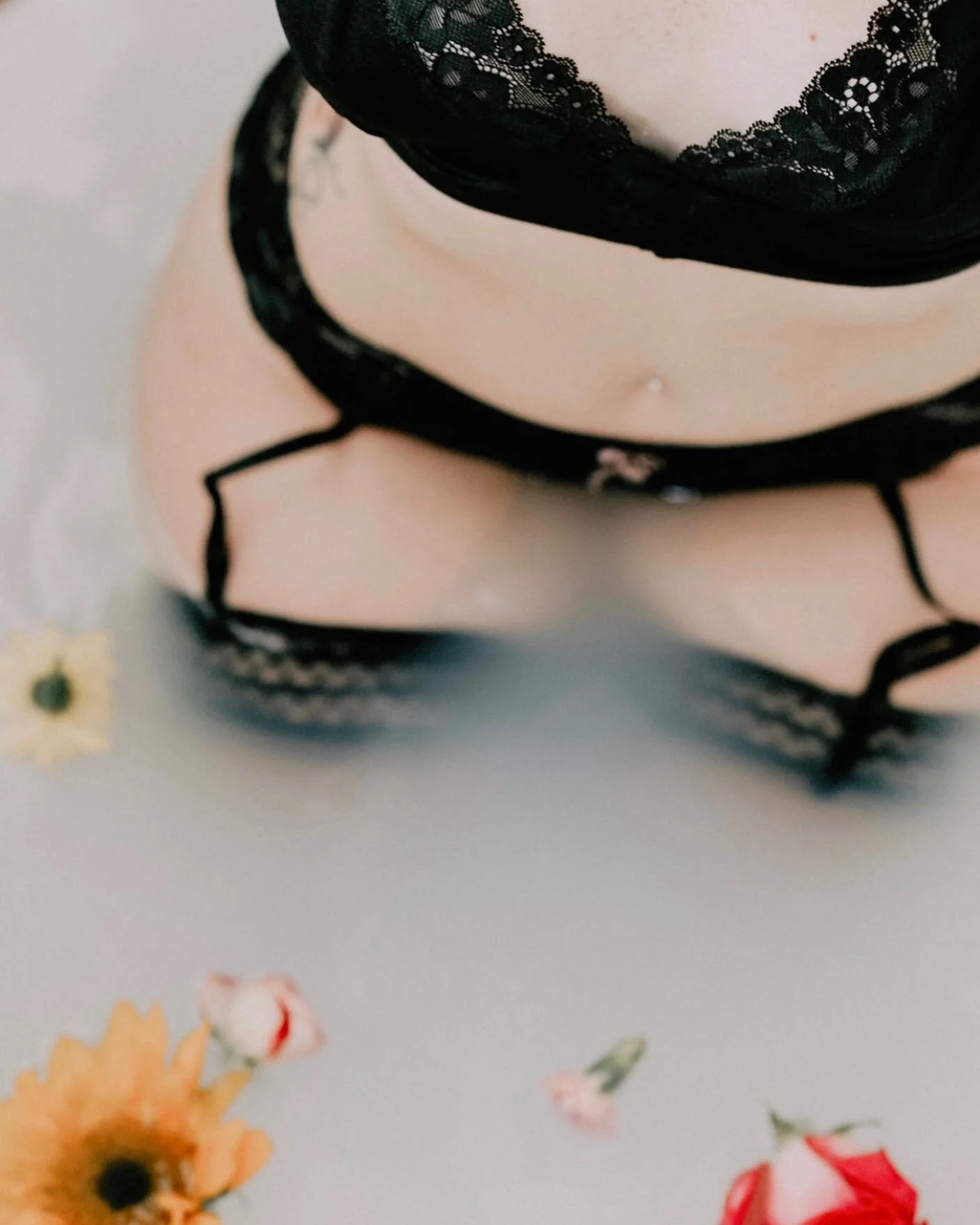 Happy thighsday 🤍
.
.
.
.
.
.
.
.
.
.
#shannoncoenphoto 
#gaphotographer 
#georgiaphotographer 
#atlphotographer 
#lifeispeople
#justgoshoot
#acertainslantoflight 
#lifeofadventure 
#exploretocreate 
#liveauthentic
#adventurealways
#justgoshoot 
#so