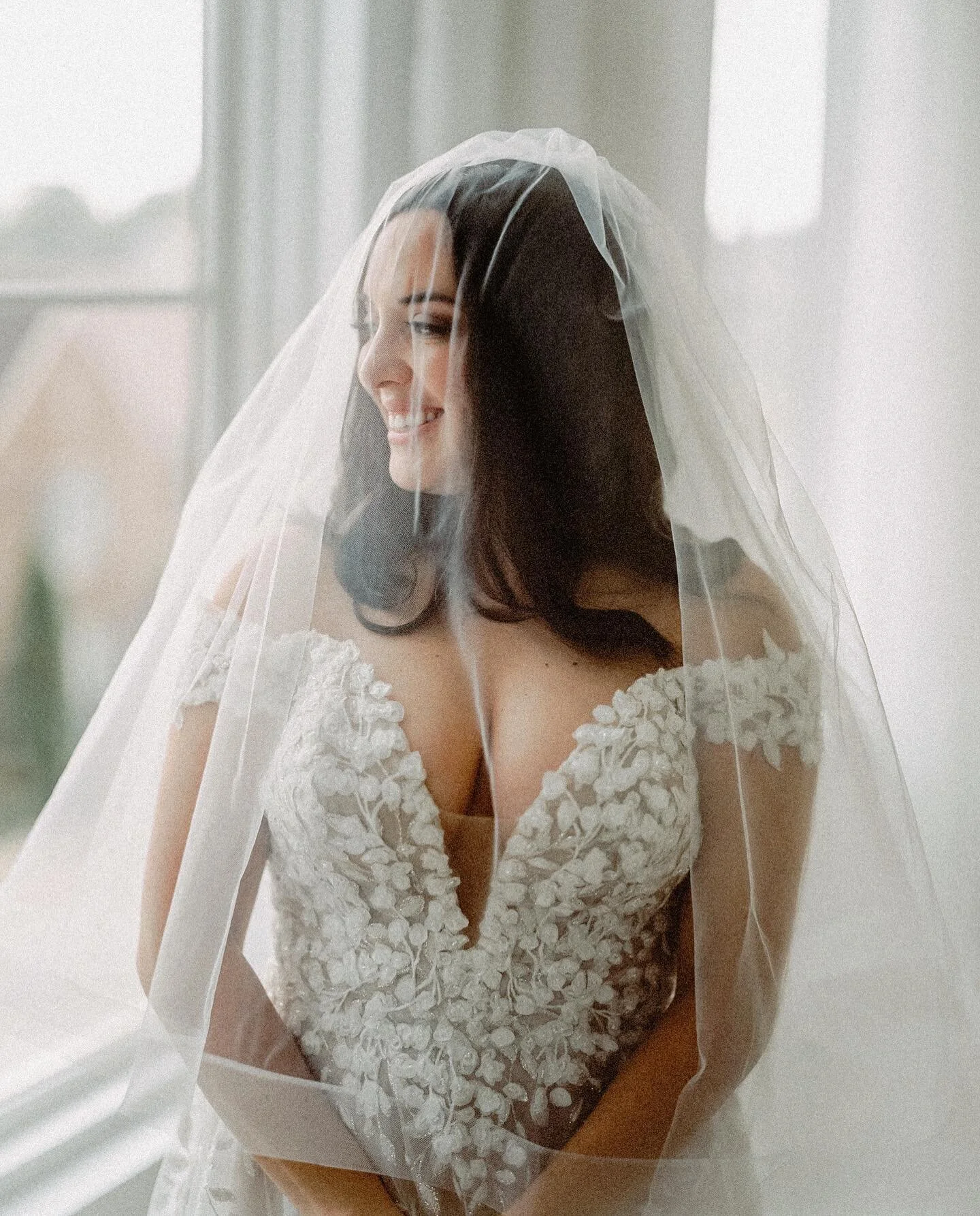 So many weddings and engagements lately.  My heart is bursting 🤍🤍🤍 

Congratulations again @itsleahkeelan ! You are a gorgeous bride 💍