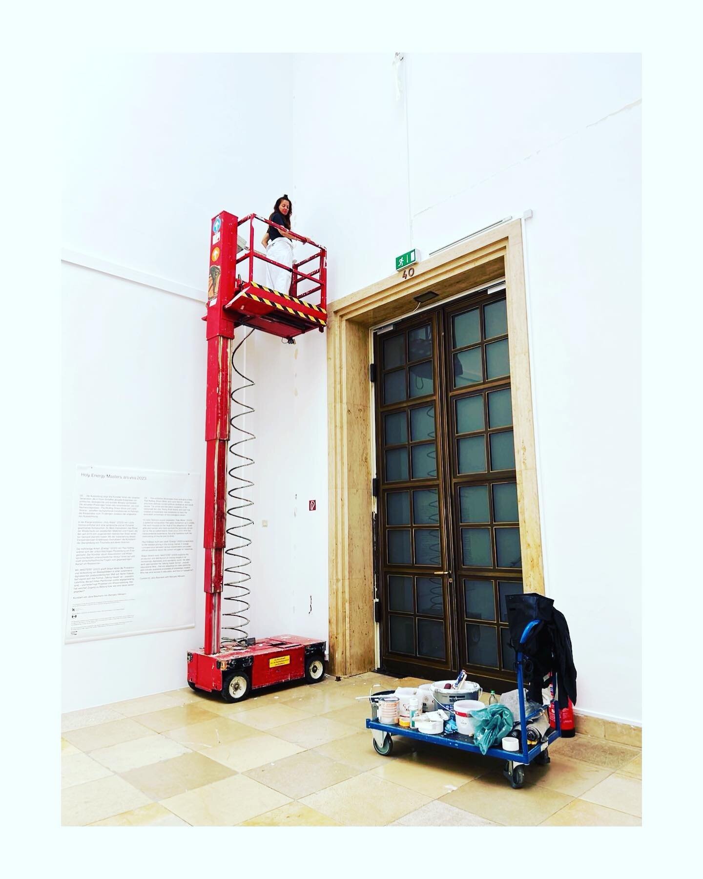 &bdquo;I love painting&ldquo;
&bdquo;I love space&ldquo;

I LOVE MY JOB

&bdquo;Sometimes it just needs white walls&ldquo;

Greetz from the Hebeb&uuml;hne des Lebens!

Ahhhhhhh

HAUS DER KUNST M&uuml;nchen

📷 @flashbot3ooo 🤞🏼

#professionalpainter